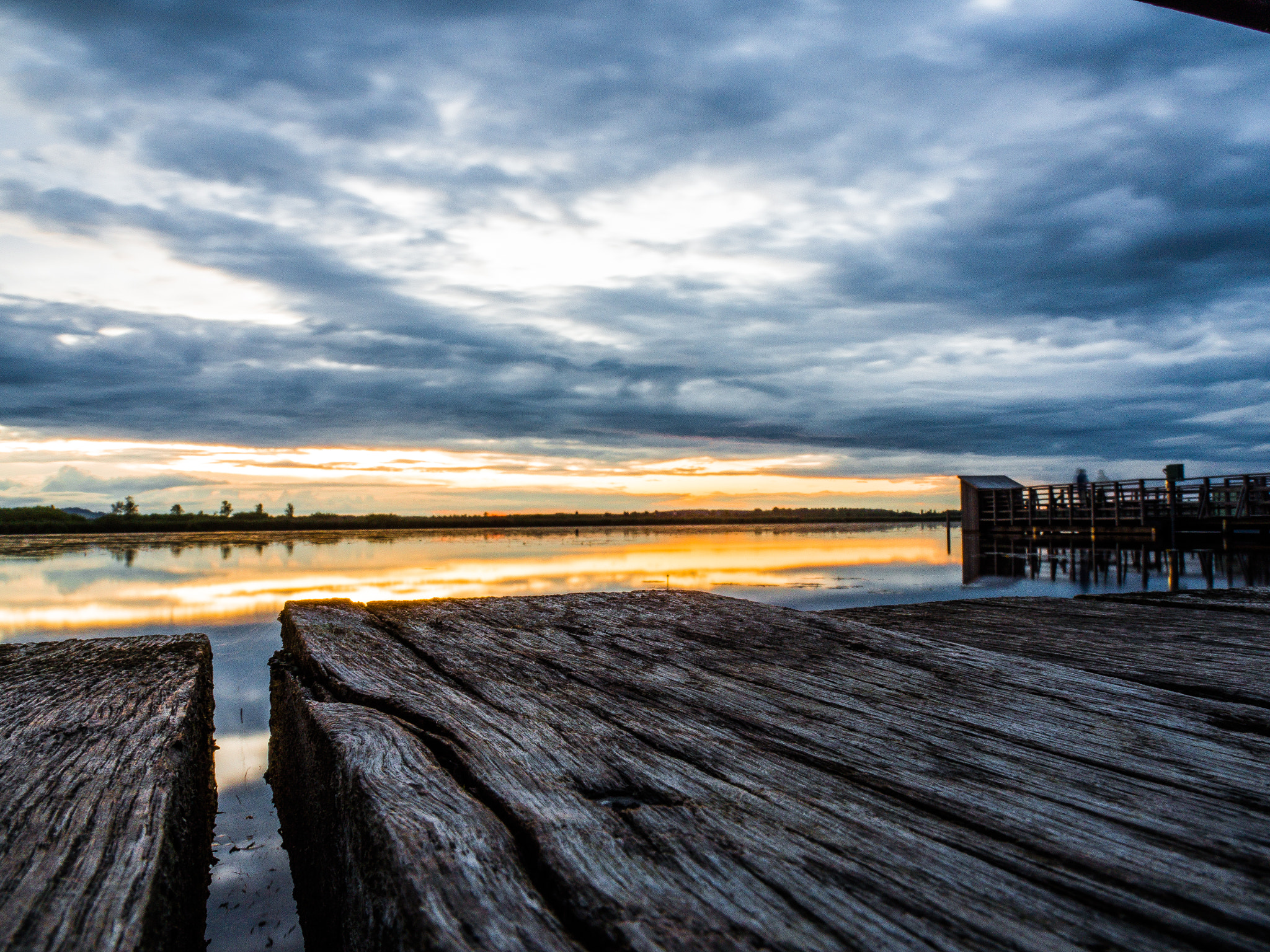 OLYMPUS M.14-150mm F4.0-5.6 II sample photo. Old planks in sundown photography
