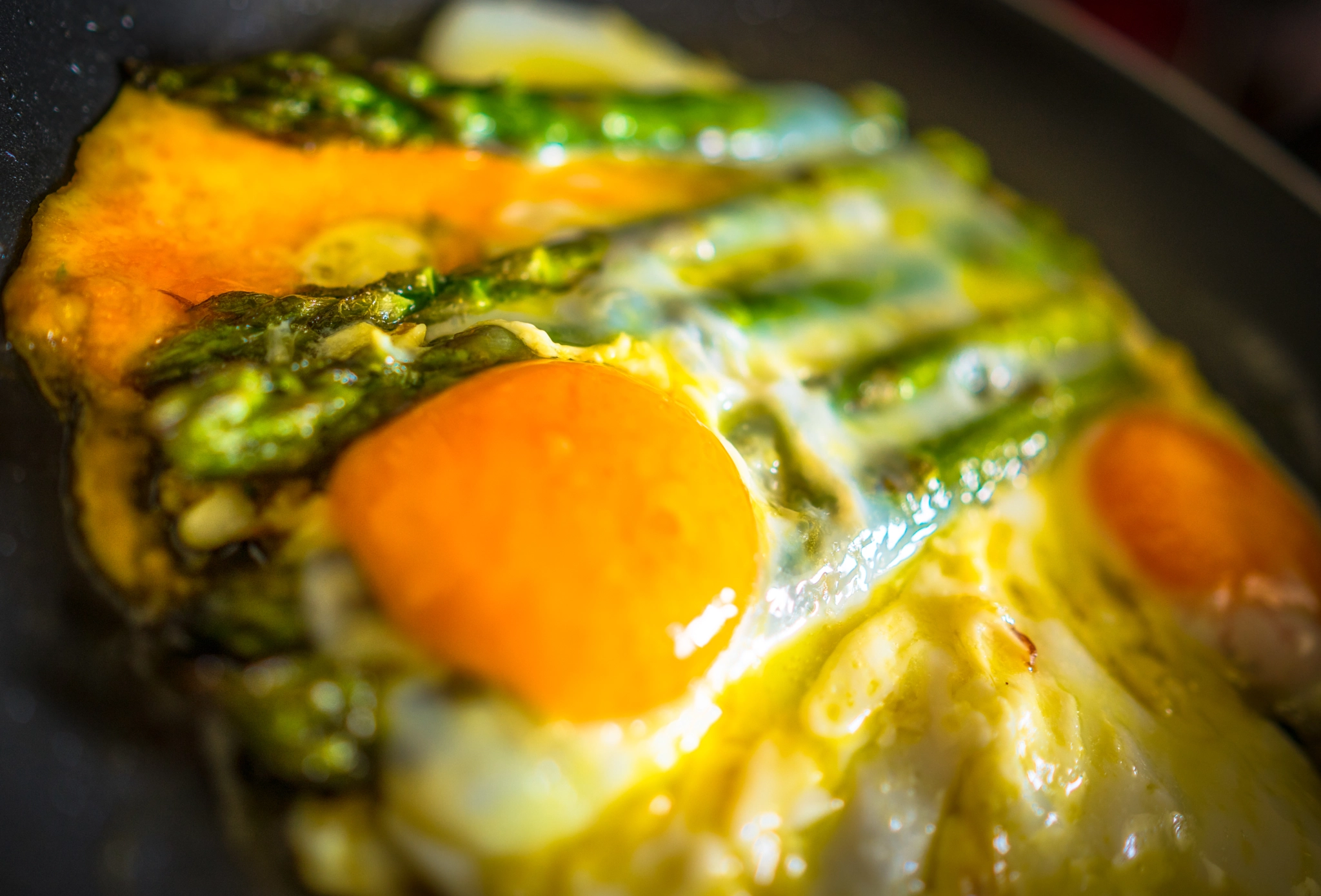Sony a7 + ZEISS Batis 25mm F2 sample photo. Asparagus gastronomic lines photography