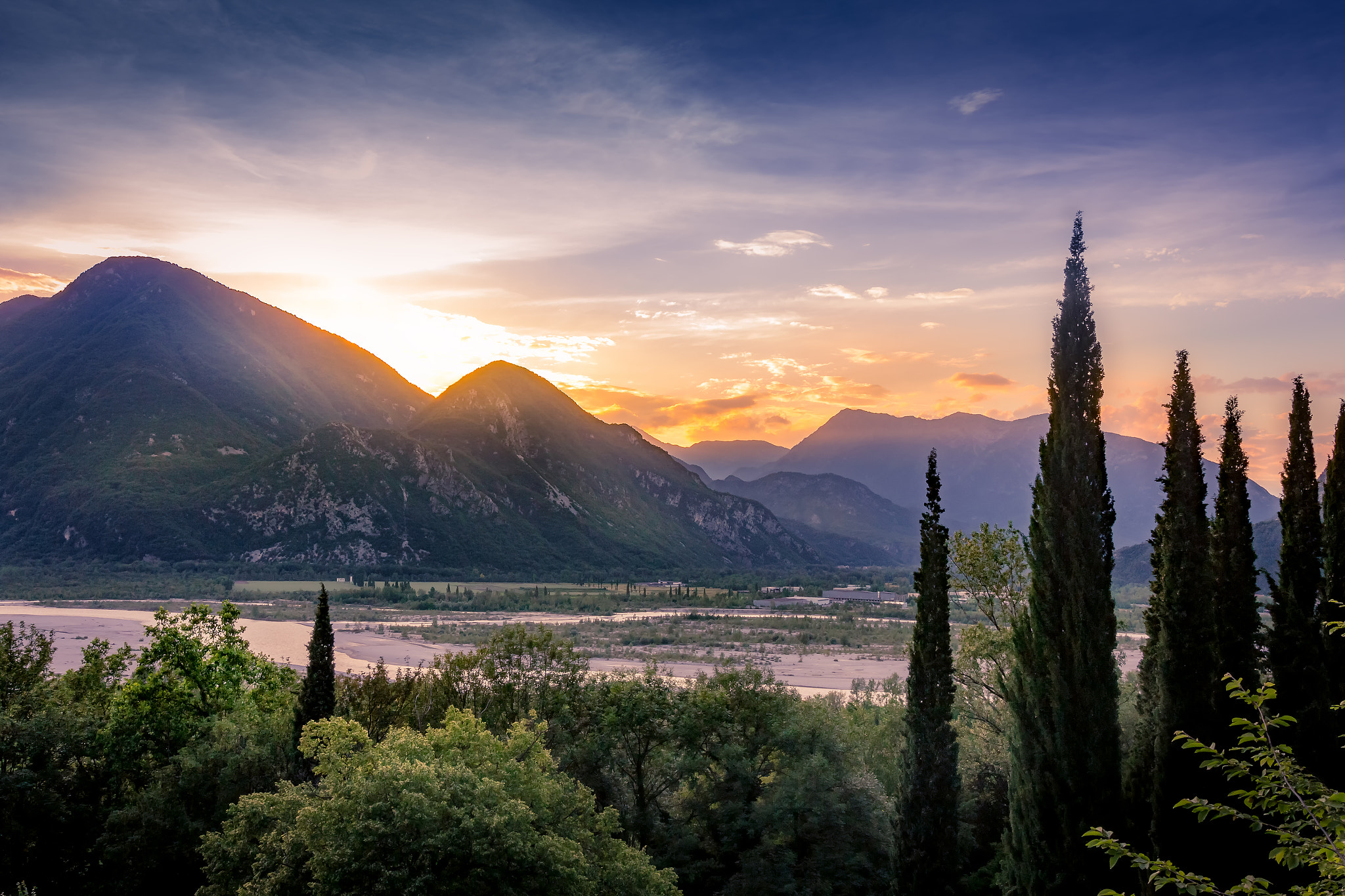 Canon EF-S 10-18mm F4.5–5.6 IS STM sample photo. Sunset beyond the mountains photography