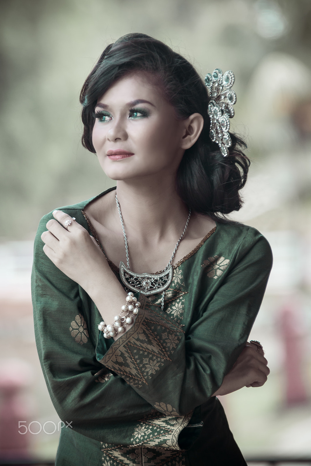 Tamron SP AF 70-200mm F2.8 Di LD (IF) MACRO sample photo. Byja | traditional songket photography