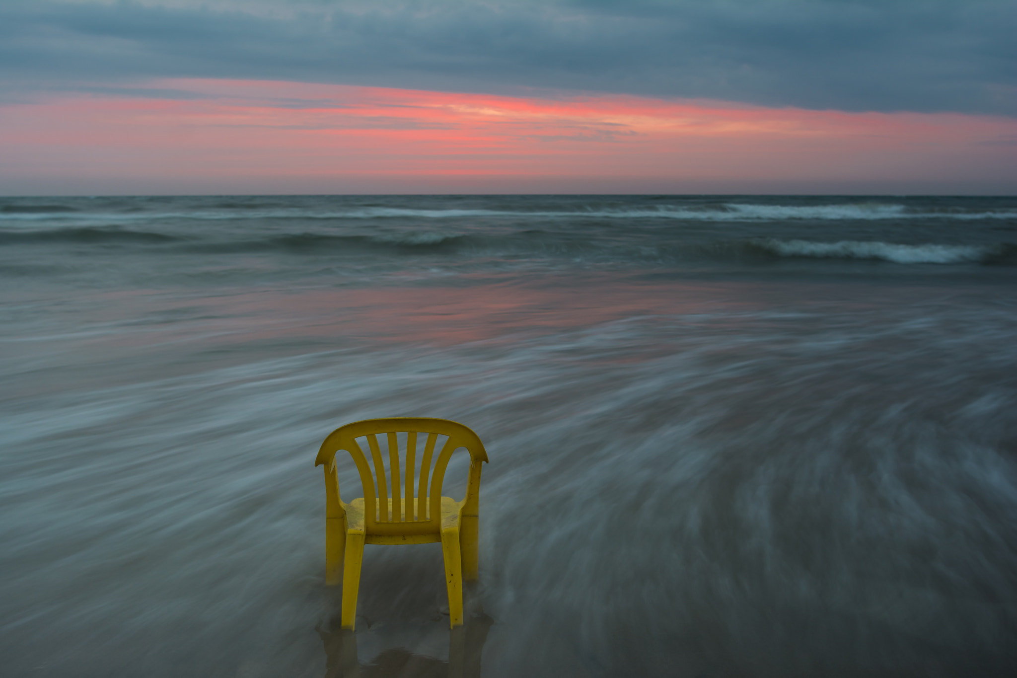 Nikon D7100 + Nikon AF-S Nikkor 20mm F1.8G ED sample photo. Sit down and enjoy photography