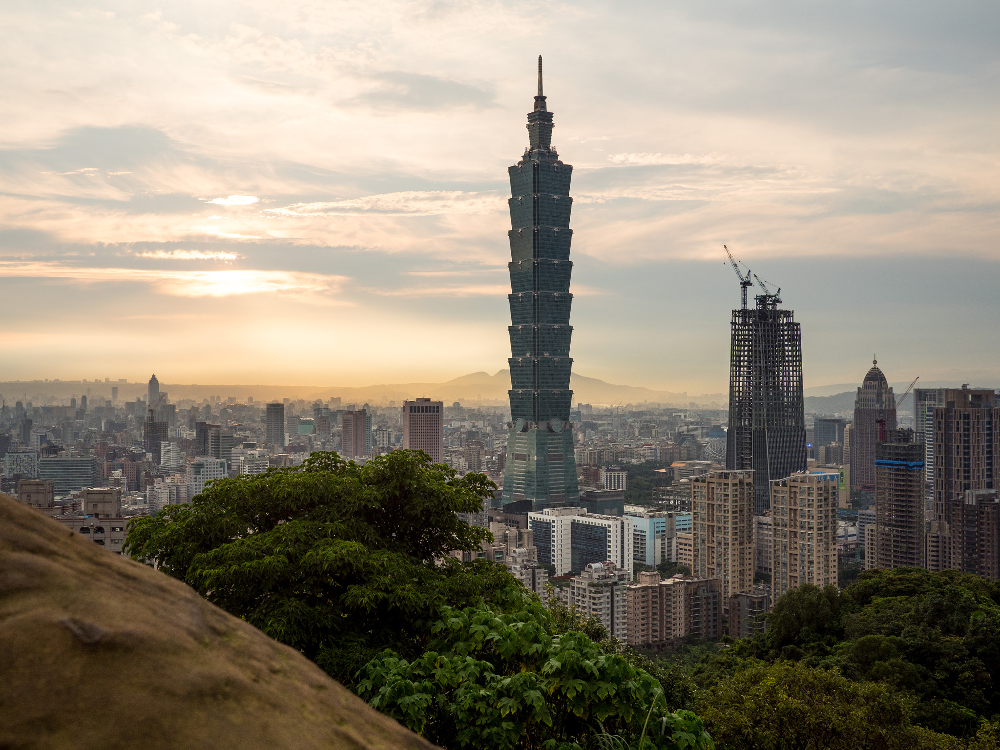 Olympus OM-D E-M5 II + LUMIX G 20/F1.7 II sample photo. Taipei 101 photography