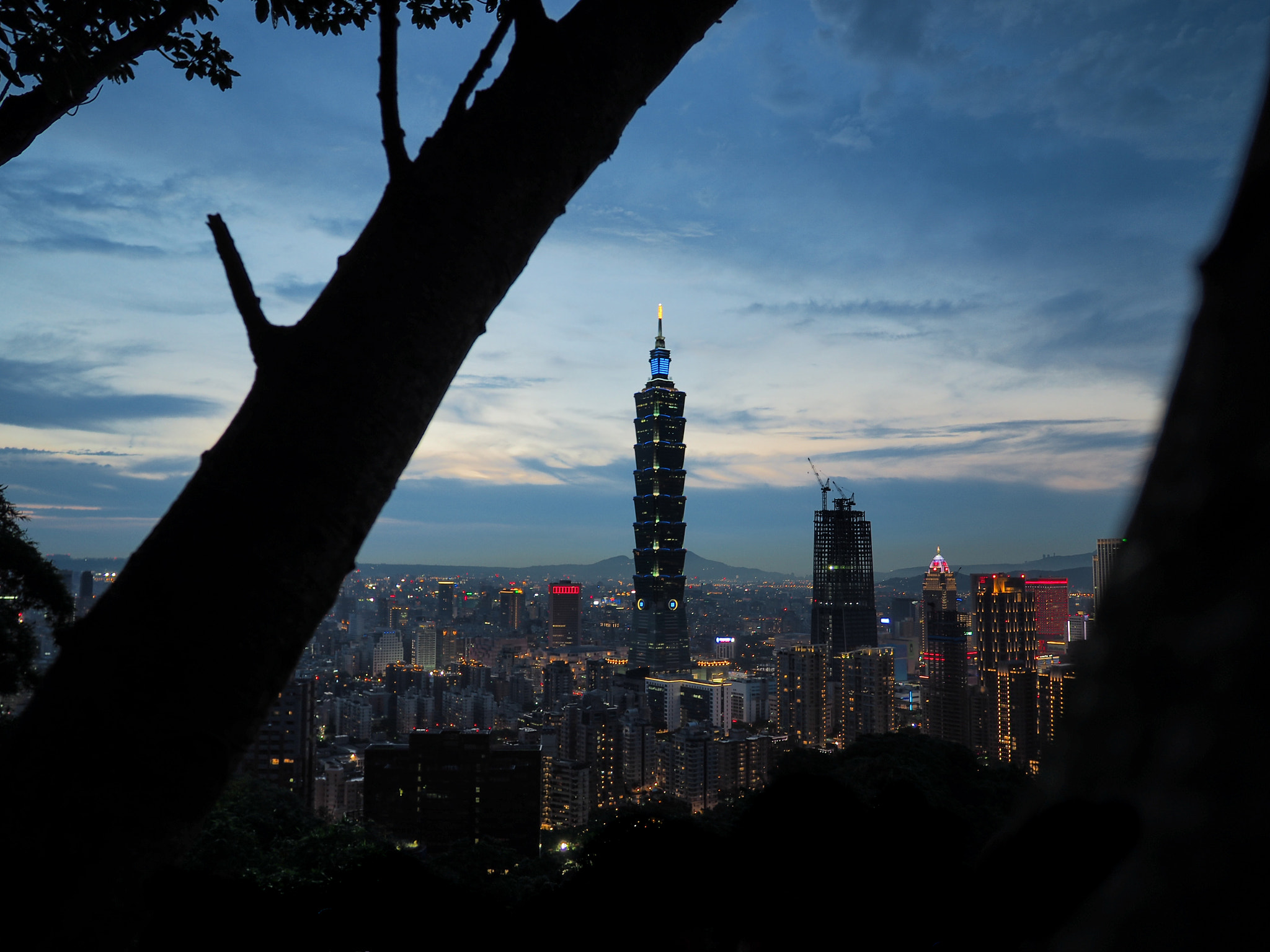 Olympus OM-D E-M5 II sample photo. Taipei 101 photography