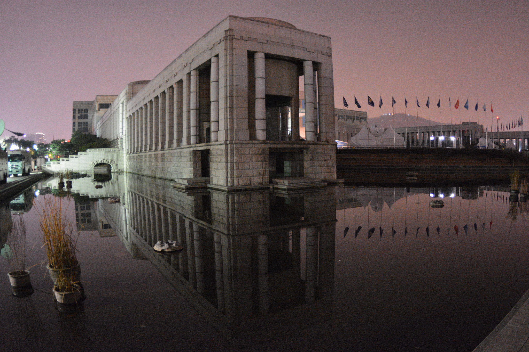 Nikon D7100 + Nikon AF Fisheye-Nikkor 16mm F2.8D sample photo. War memorial of korea photography