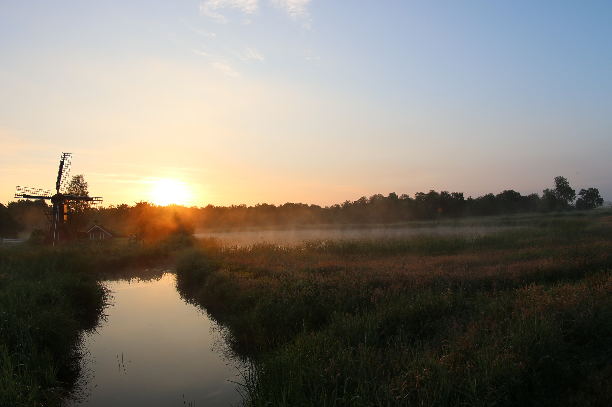 Canon EF 8-15mm F4L Fisheye USM sample photo. Morning sun windmill weerribben photography