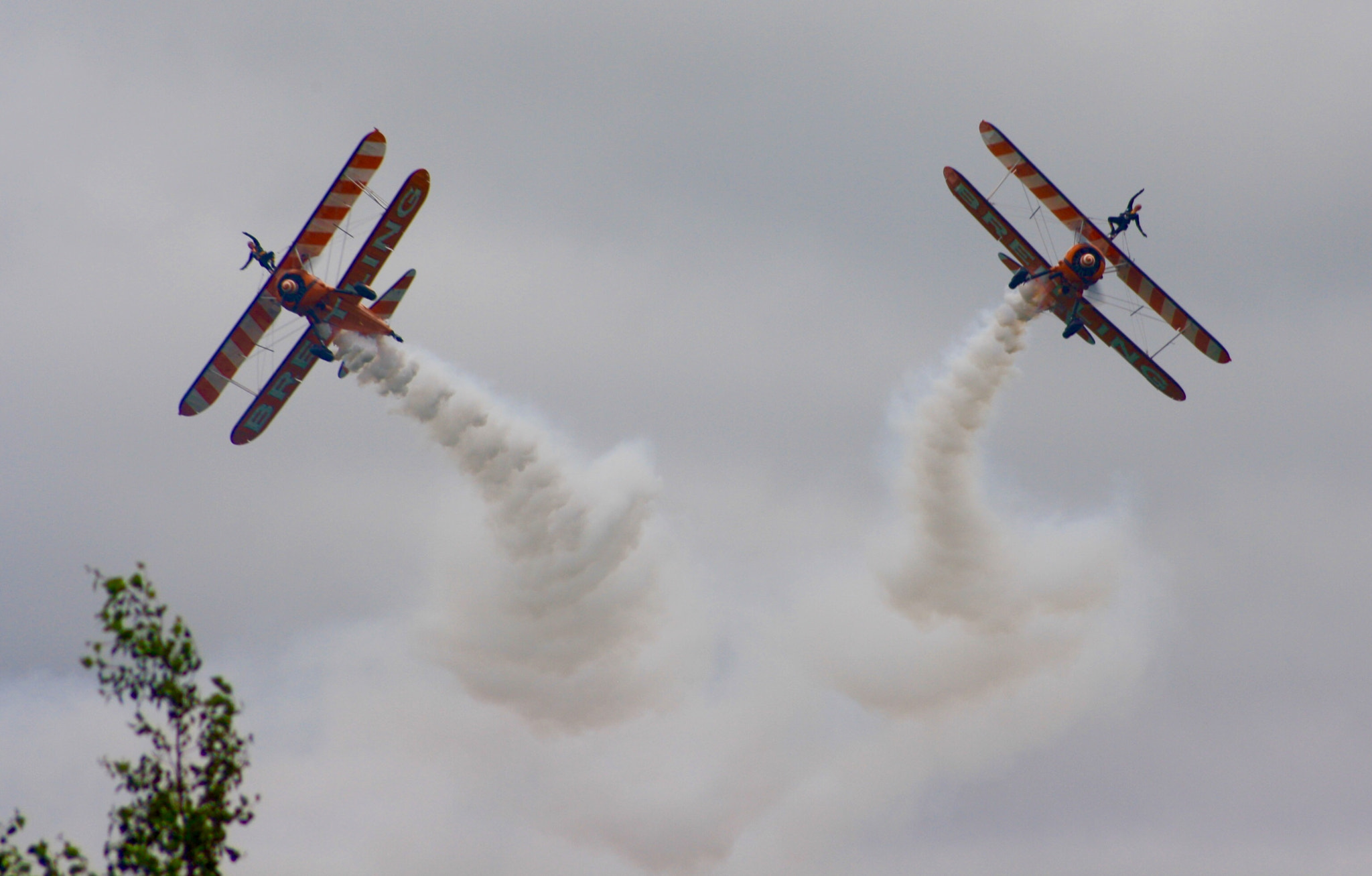 Canon EF 100-200mm f/4.5A sample photo. Welshpool air show acrobatics photography