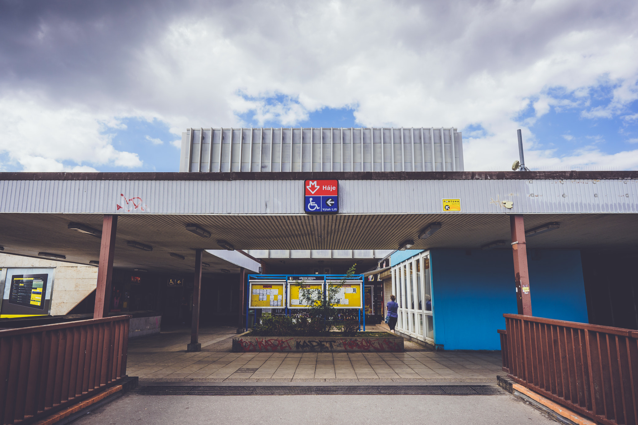 Sony a7 + ZEISS Batis 25mm F2 sample photo. Háje prague metro station photography