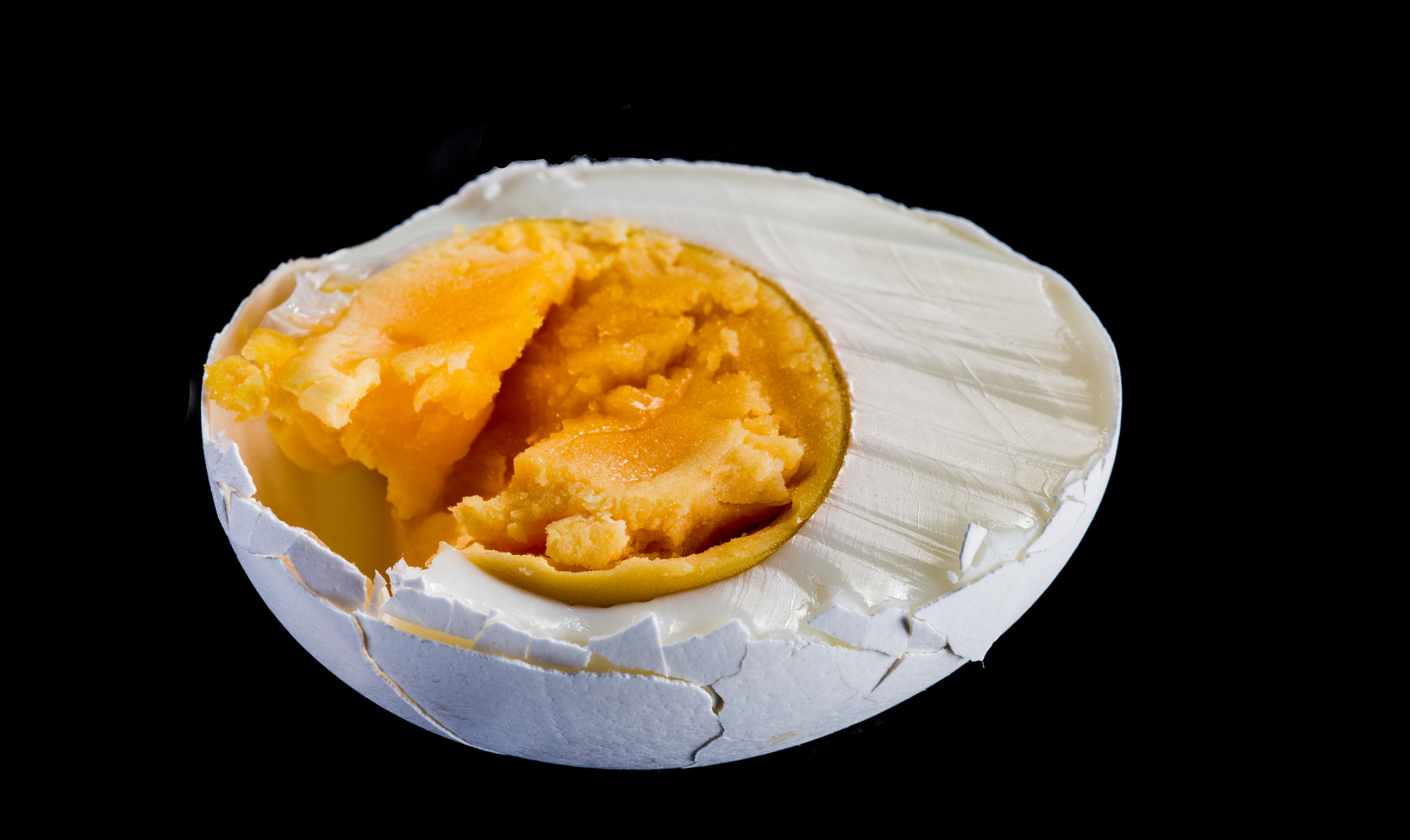 Nikon D810 + Nikon AF Micro-Nikkor 60mm F2.8D sample photo. Egg cut with knife photography