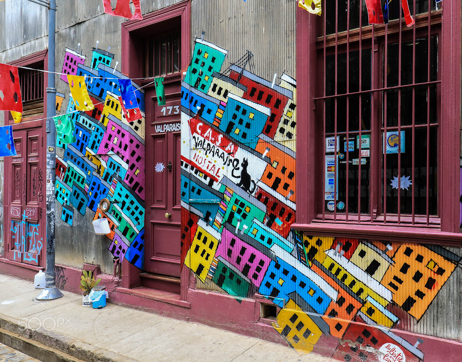 Canon EF 16-35mm F4L IS USM sample photo. Graf valparaiso - chili photography