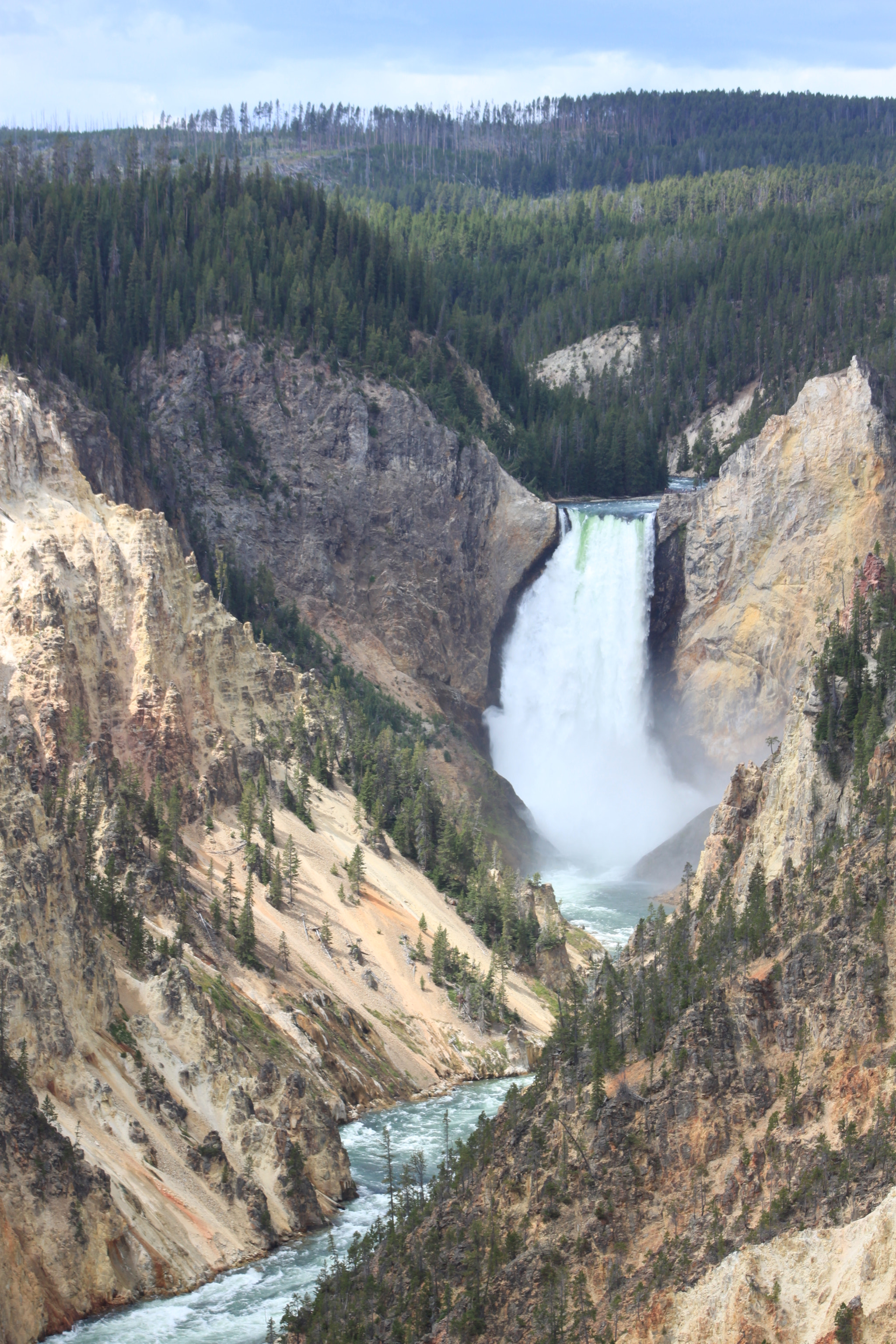Canon EOS 500D (EOS Rebel T1i / EOS Kiss X3) + EF75-300mm f/4-5.6 sample photo. Yellowstone river photography