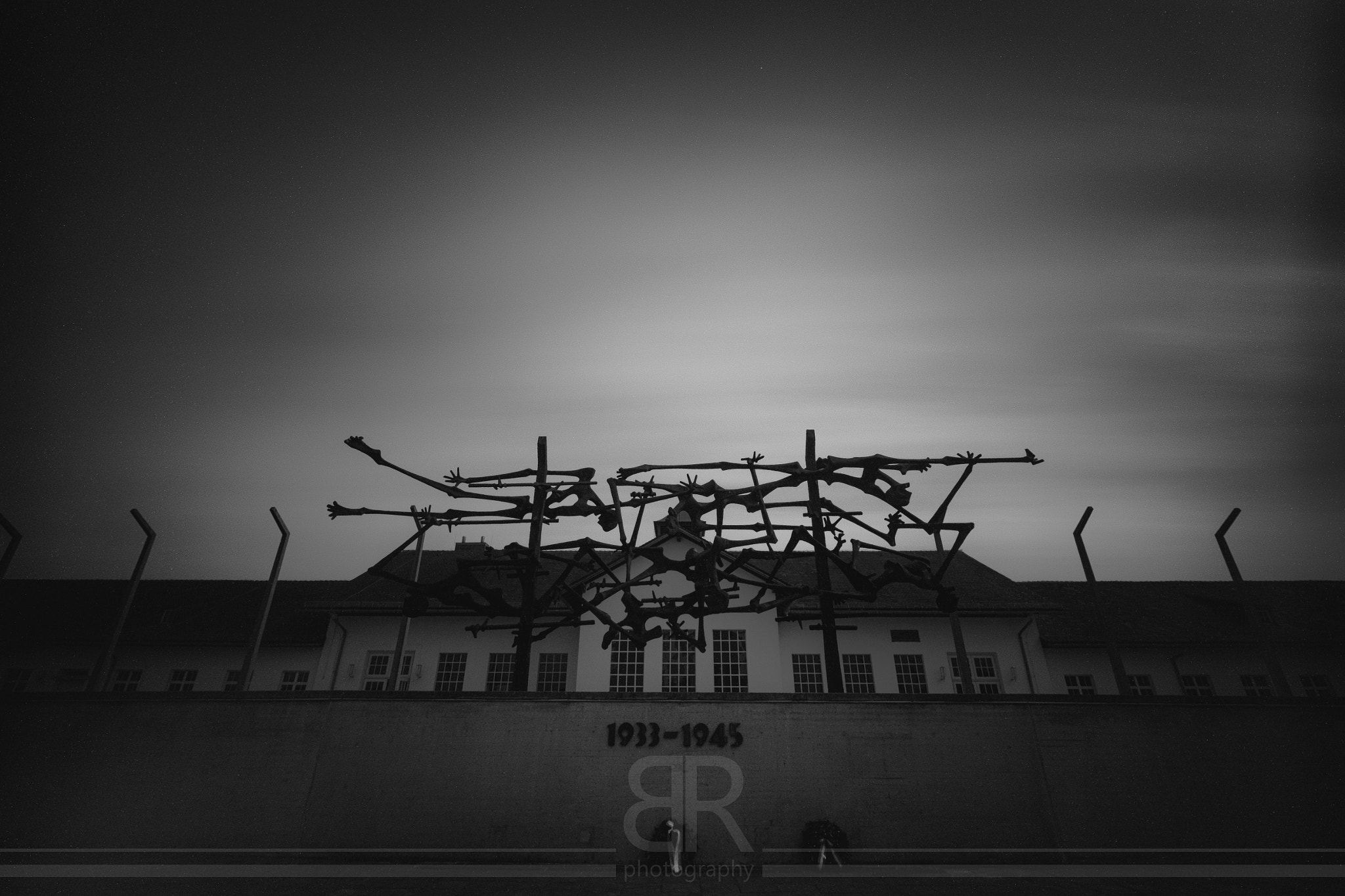 Fujifilm X-M1 + Fujifilm XF 10-24mm F4 R OIS sample photo. Mahnmal photography