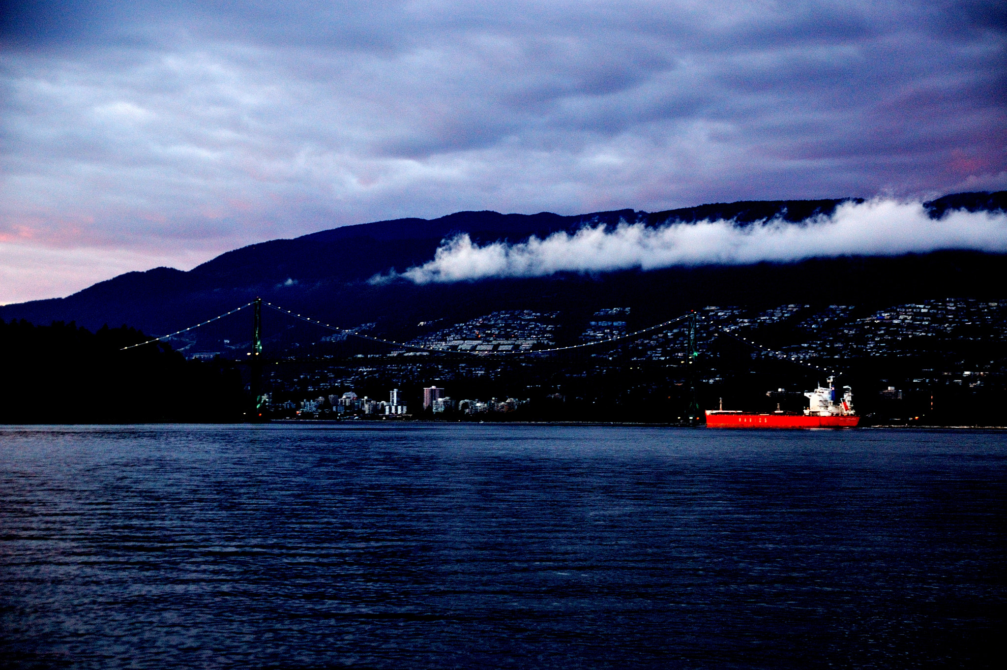 Sigma 17-70mm F2.8-4.5 DC Macro Asp. IF sample photo. Red boat photography