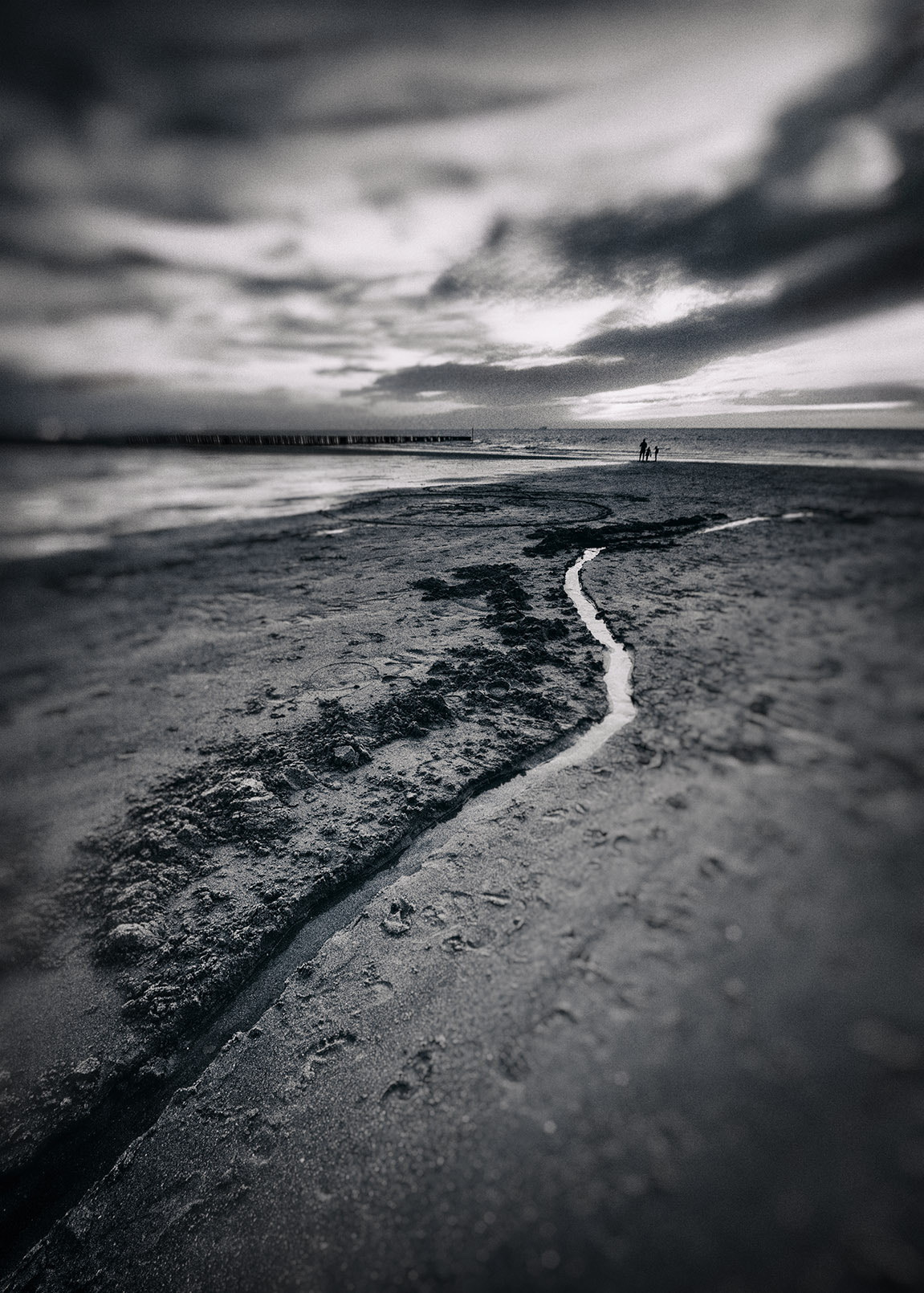 Sigma 8-16mm F4.5-5.6 DC HSM sample photo. Restless memories are left behind photography
