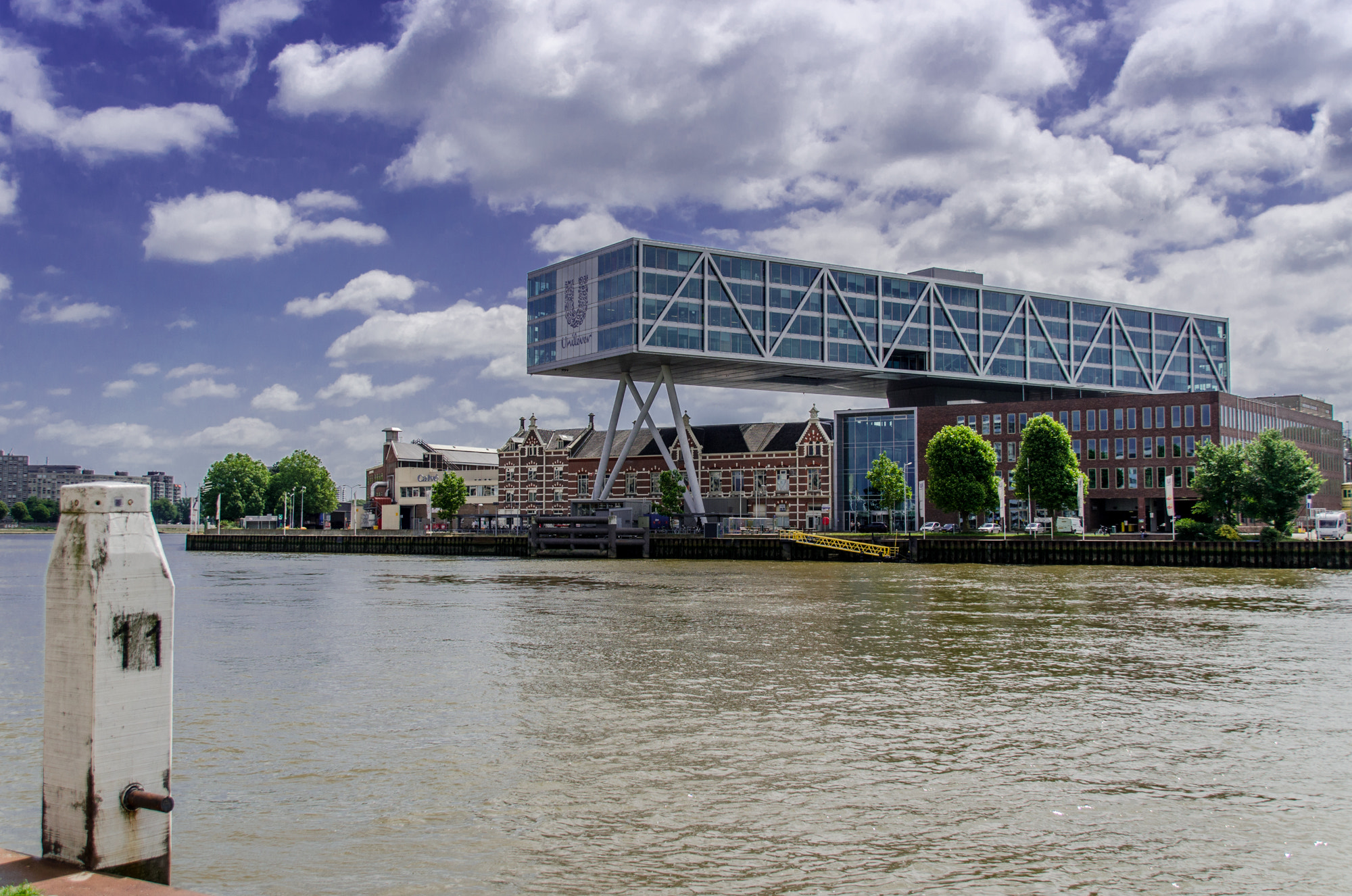 Nikon D5100 + Nikon PC-E Nikkor 24mm F3.5D ED Tilt-Shift sample photo. Kantoor de brug - unilever nl photography