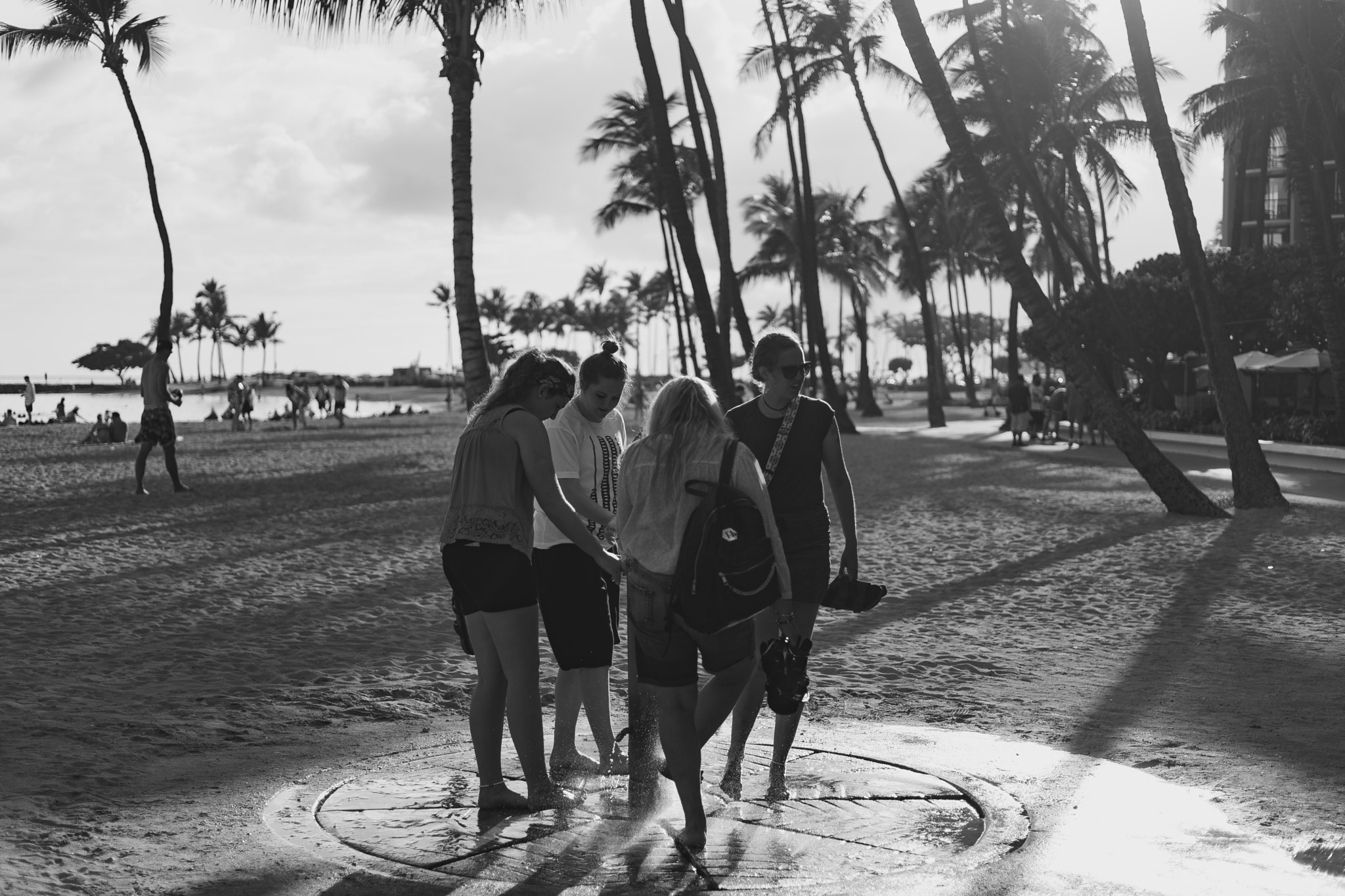 E 50mm F2 sample photo. Friends at the beach photography
