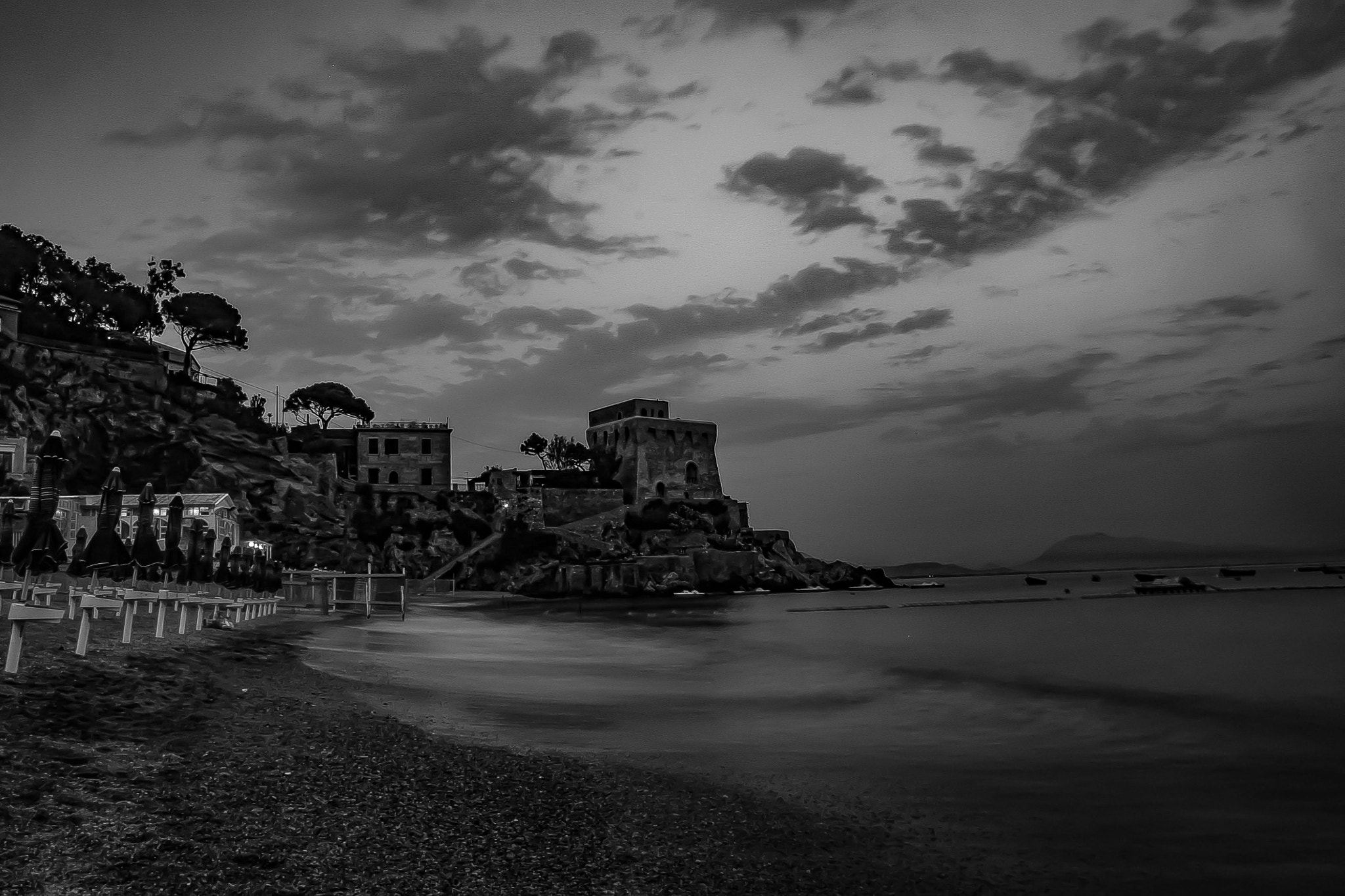 Canon EF-S 18-55mm F3.5-5.6 sample photo. Bw photography