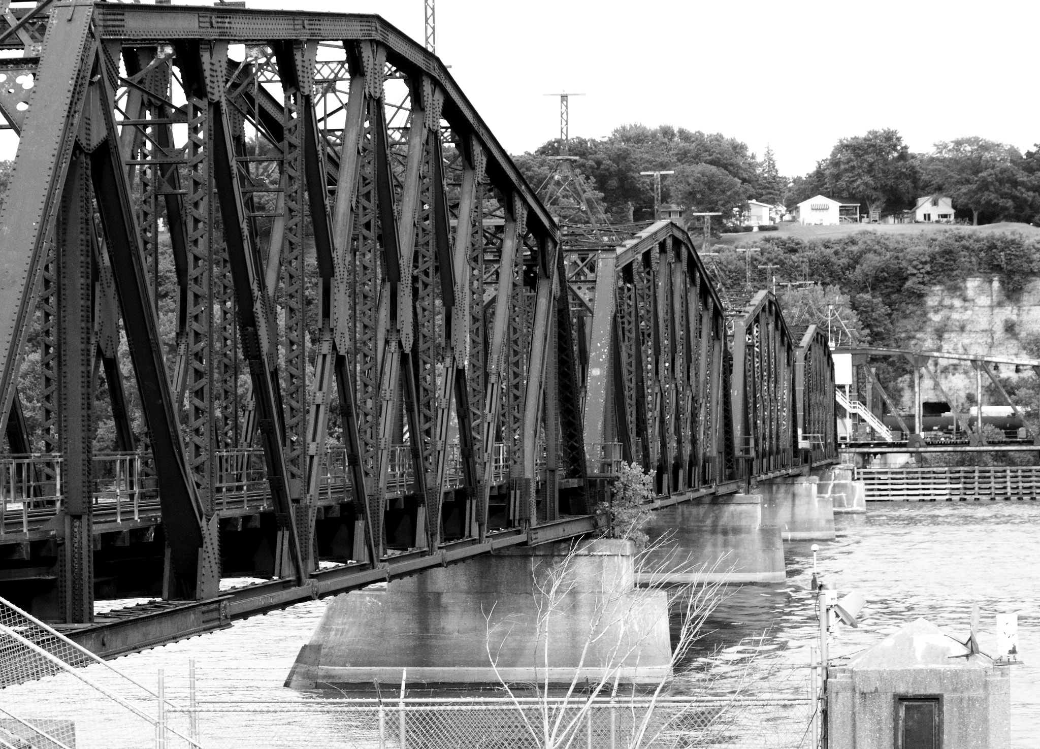 Canon EF 55-200mm F4.5-5.6 II USM sample photo. Train bridge photography