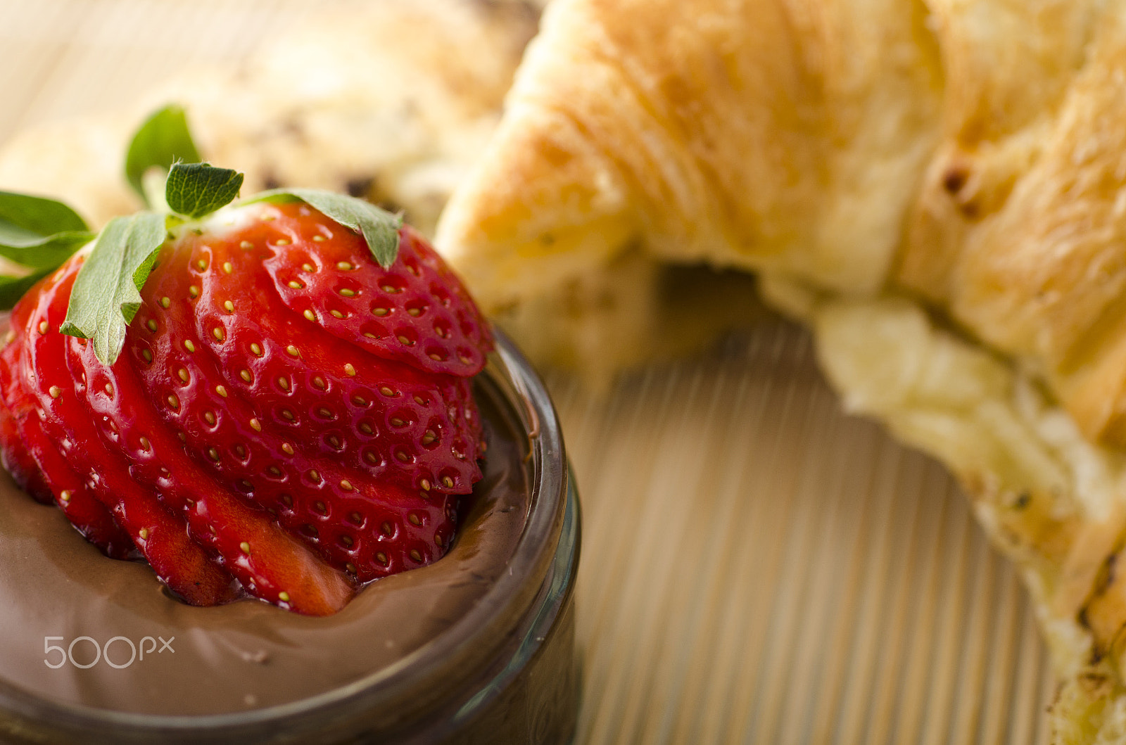 Nikon D5100 + Sigma 50mm F2.8 EX DG Macro sample photo. Strawberry and nutella photography