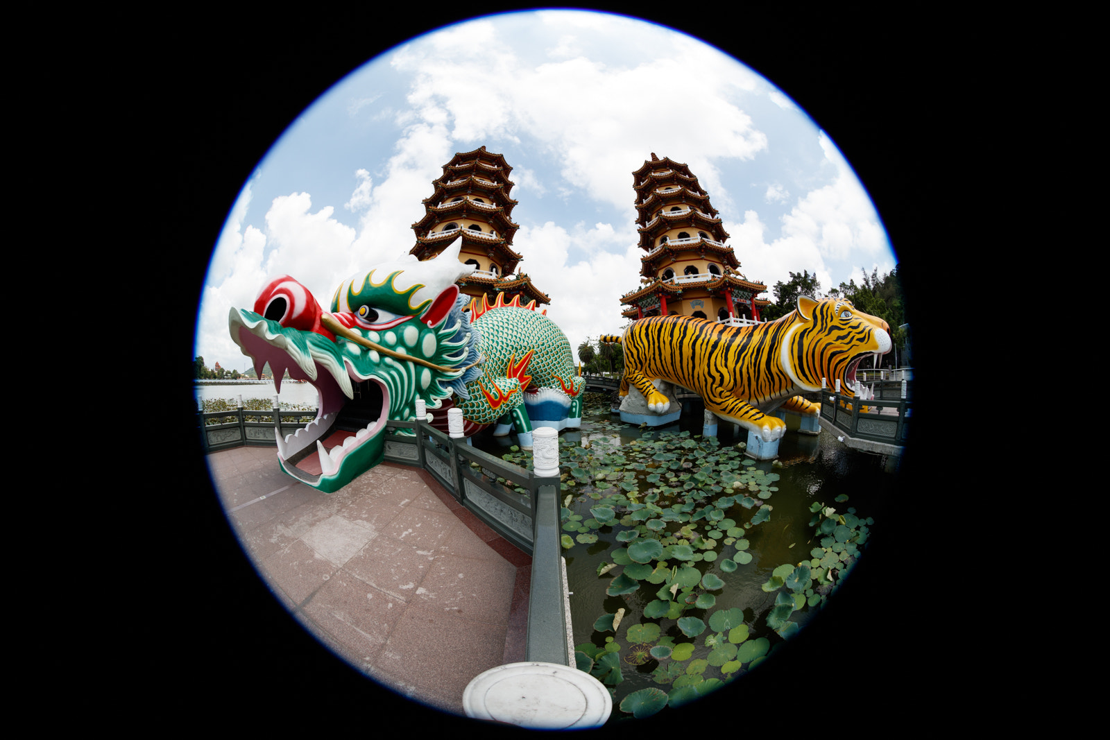 Canon EF 8-15mm F4L Fisheye USM sample photo. 龍虎塔 dragon tiger tower in lotus lake photography