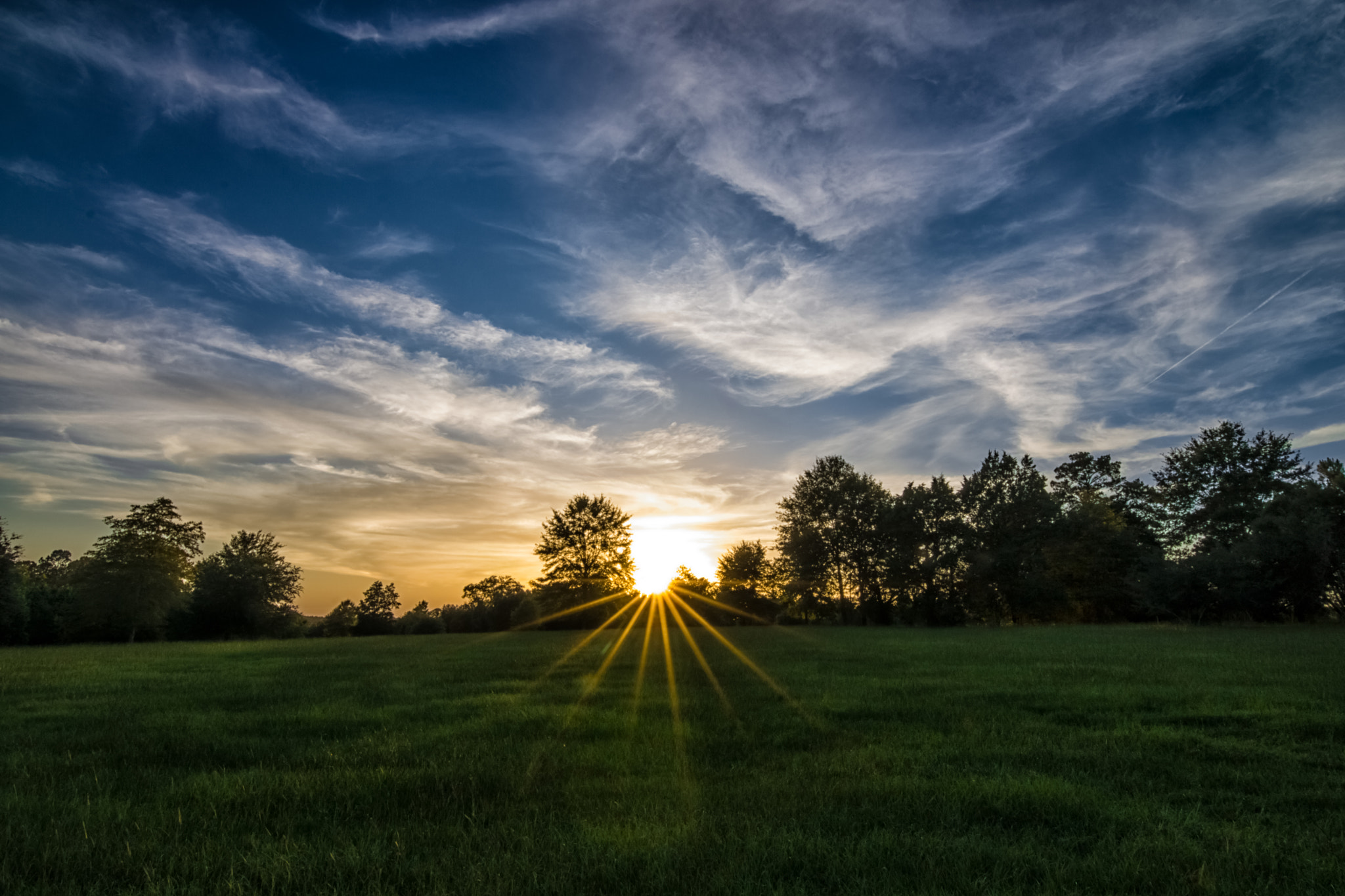 Canon EOS 750D (EOS Rebel T6i / EOS Kiss X8i) sample photo. Sun rays and colors photography