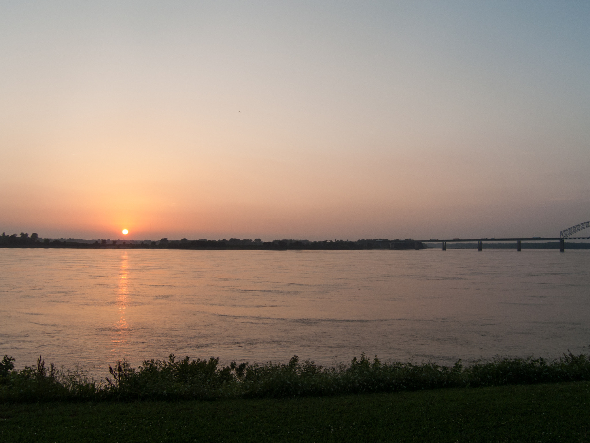 Olympus C7070WZ sample photo. Sunset at the mississippi river photography