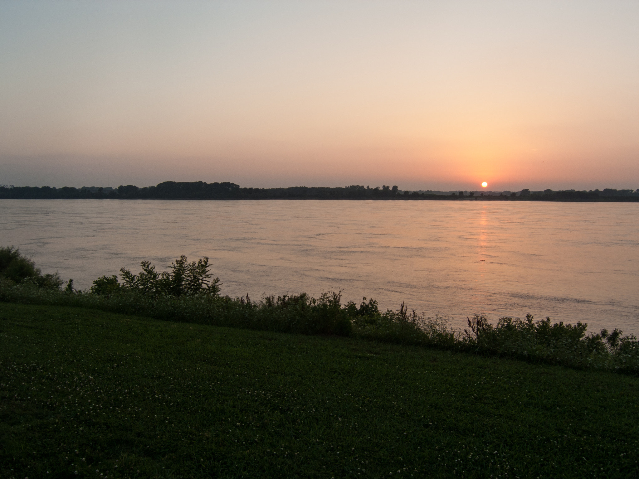 Olympus C7070WZ sample photo. Mississippi river sunset photography