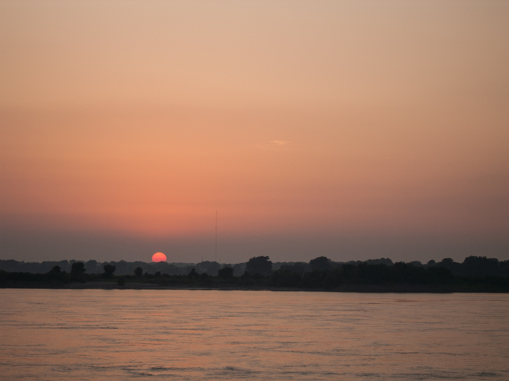 Olympus C7070WZ sample photo. Mississippi river sunset photography