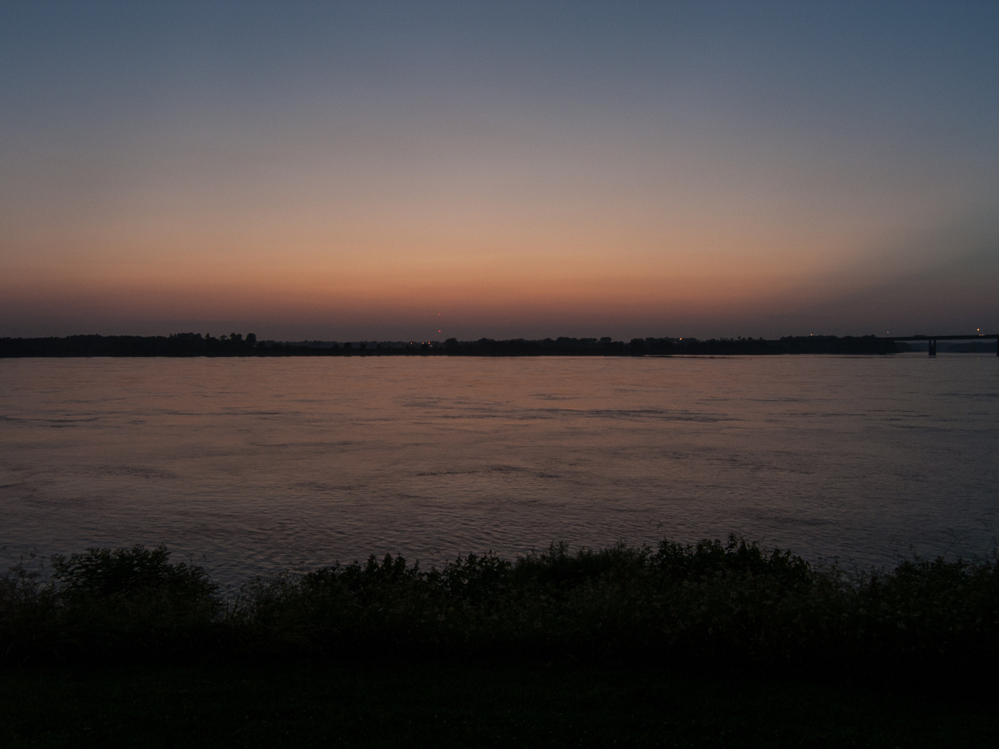 Olympus C7070WZ sample photo. Mississippi river at dusk photography