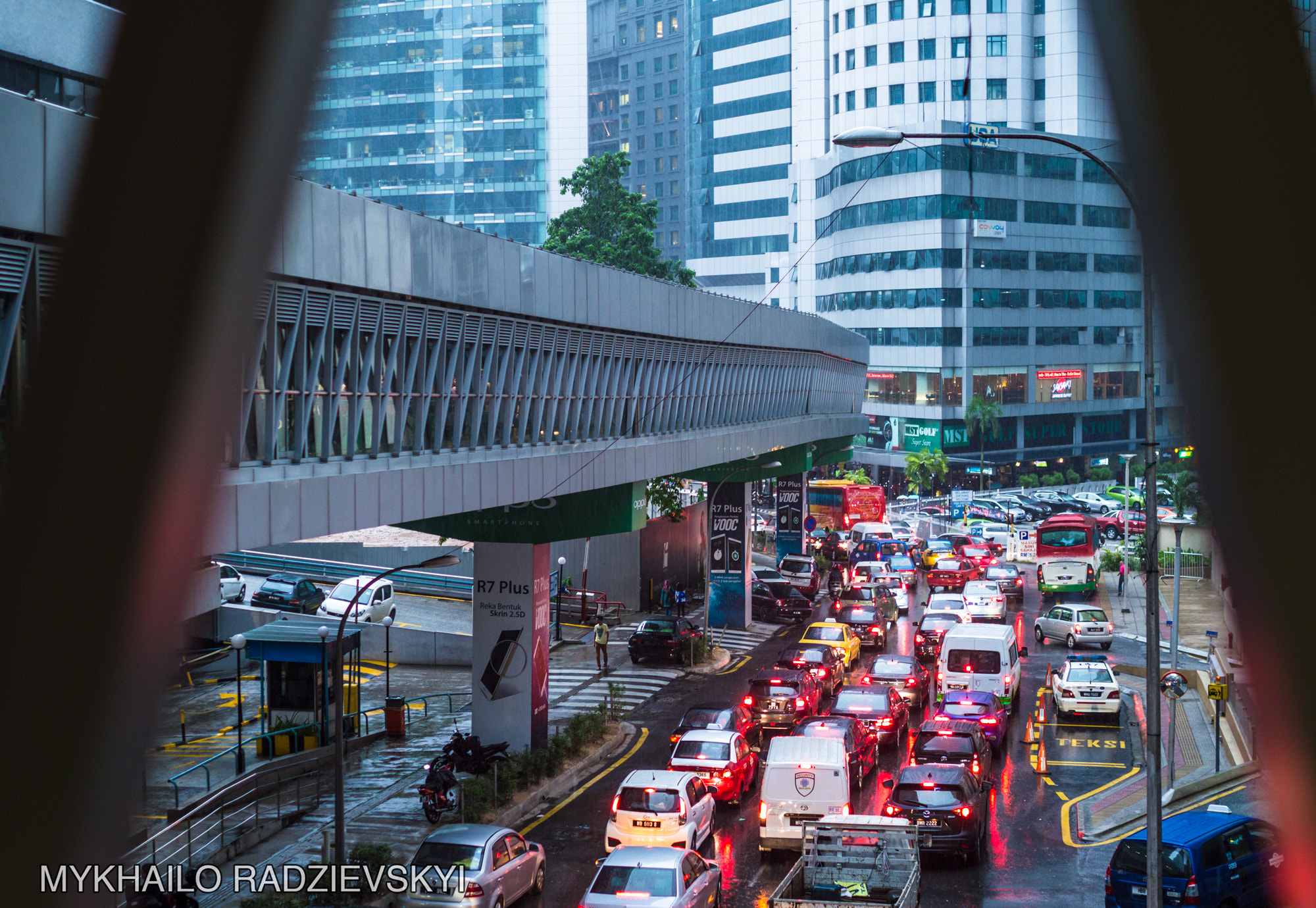 Nikon D3200 + Sigma 35mm F1.4 DG HSM Art sample photo. Footbridge in kuala lumpur photography