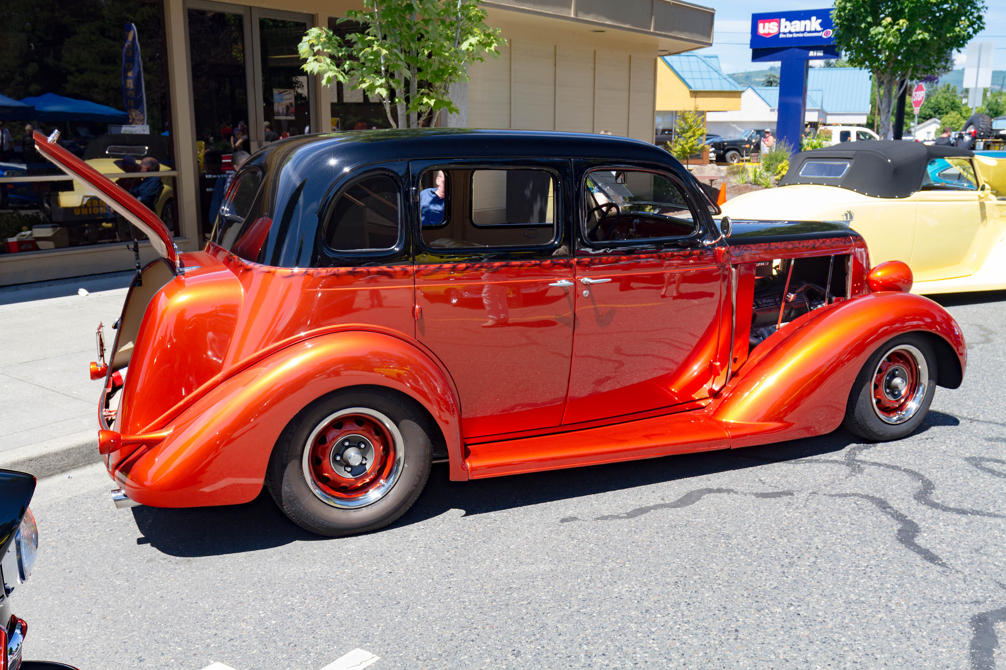 Canon EOS 7D + Canon EF 16-35mm F4L IS USM sample photo. Planter days car show photography