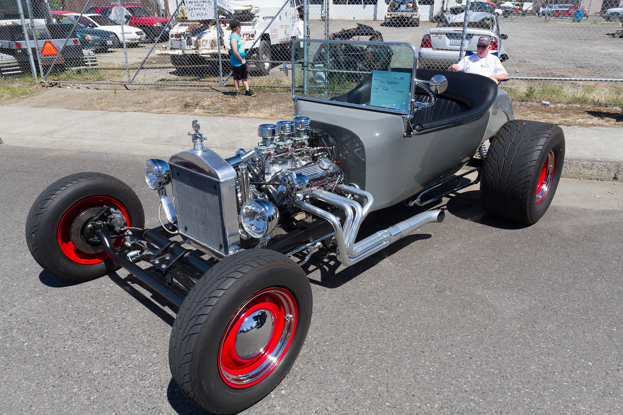 Canon EOS 7D + Canon EF 16-35mm F4L IS USM sample photo. Planter days car show photography