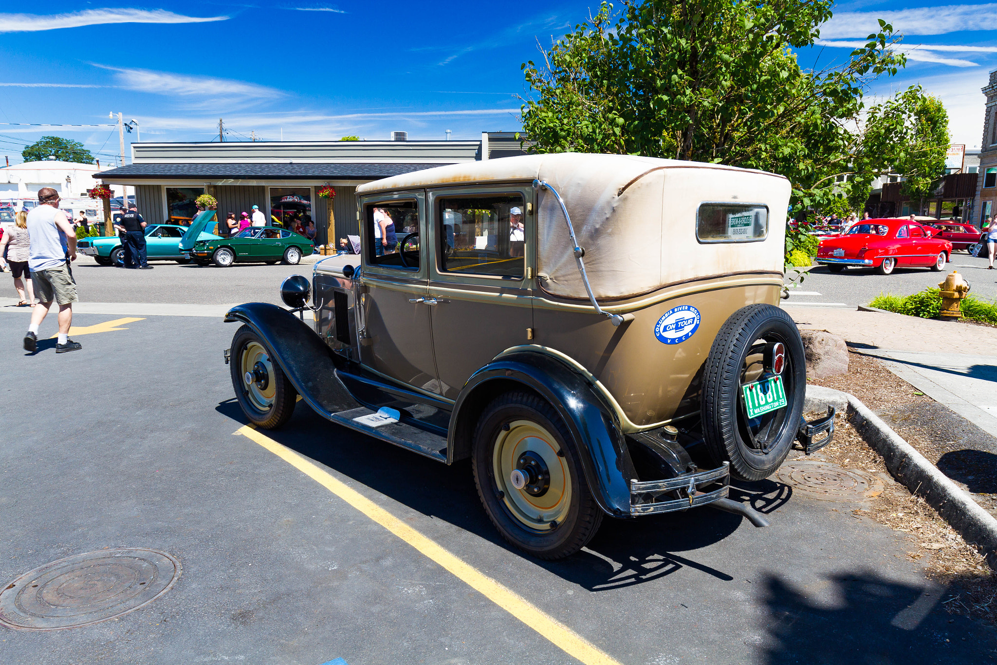 Canon EOS 7D + Canon EF 16-35mm F4L IS USM sample photo. Planter days car show photography