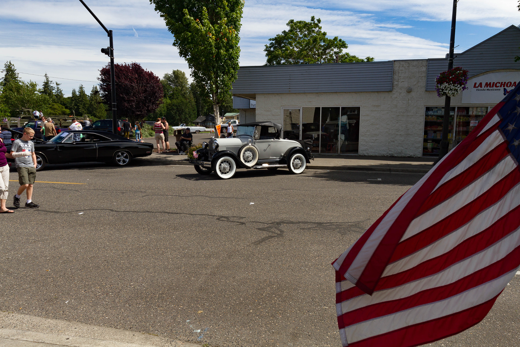 Canon EOS 7D + Canon EF 16-35mm F4L IS USM sample photo. Planter days car show photography