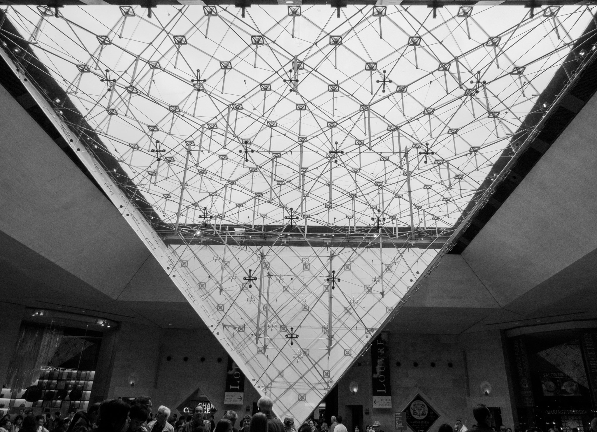 Leica V-Lux 4 sample photo. Pyramid photography