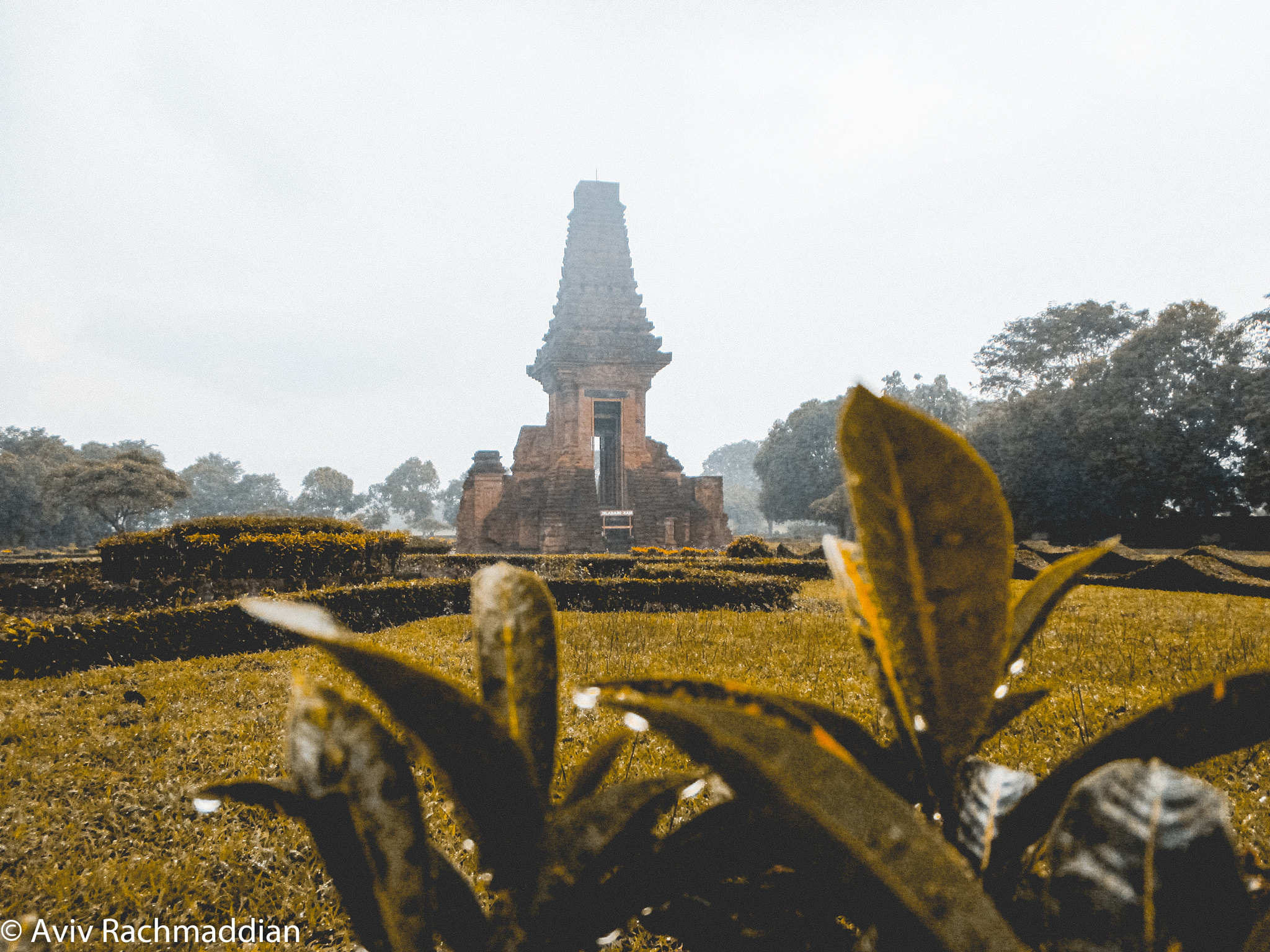 Canon PowerShot ELPH 115 IS (IXUS 132 / IXY 90F) sample photo. Temple of bajang ratu in east java photography