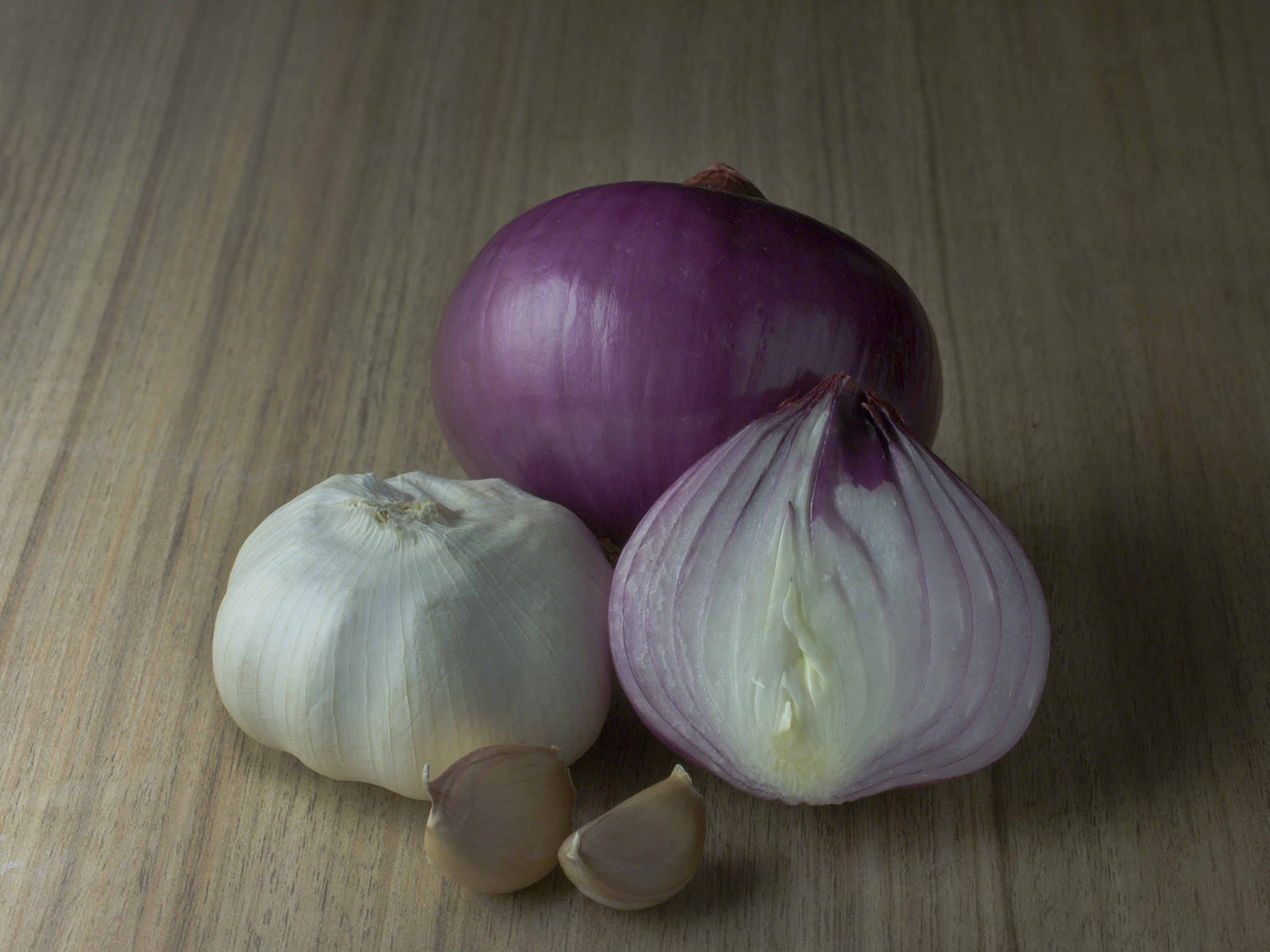 Panasonic Leica DG Macro-Elmarit 45mm F2.8 ASPH OIS sample photo. Garlic & shallot photography