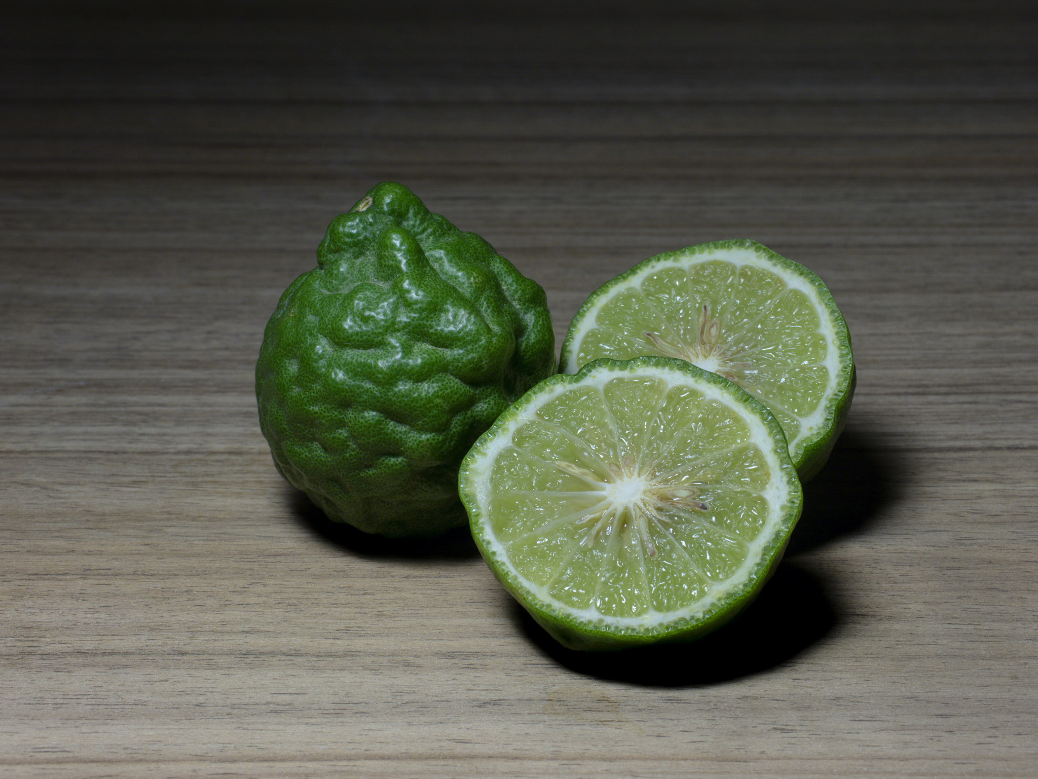 Panasonic Leica DG Macro-Elmarit 45mm F2.8 ASPH OIS sample photo. Kaffir lime photography