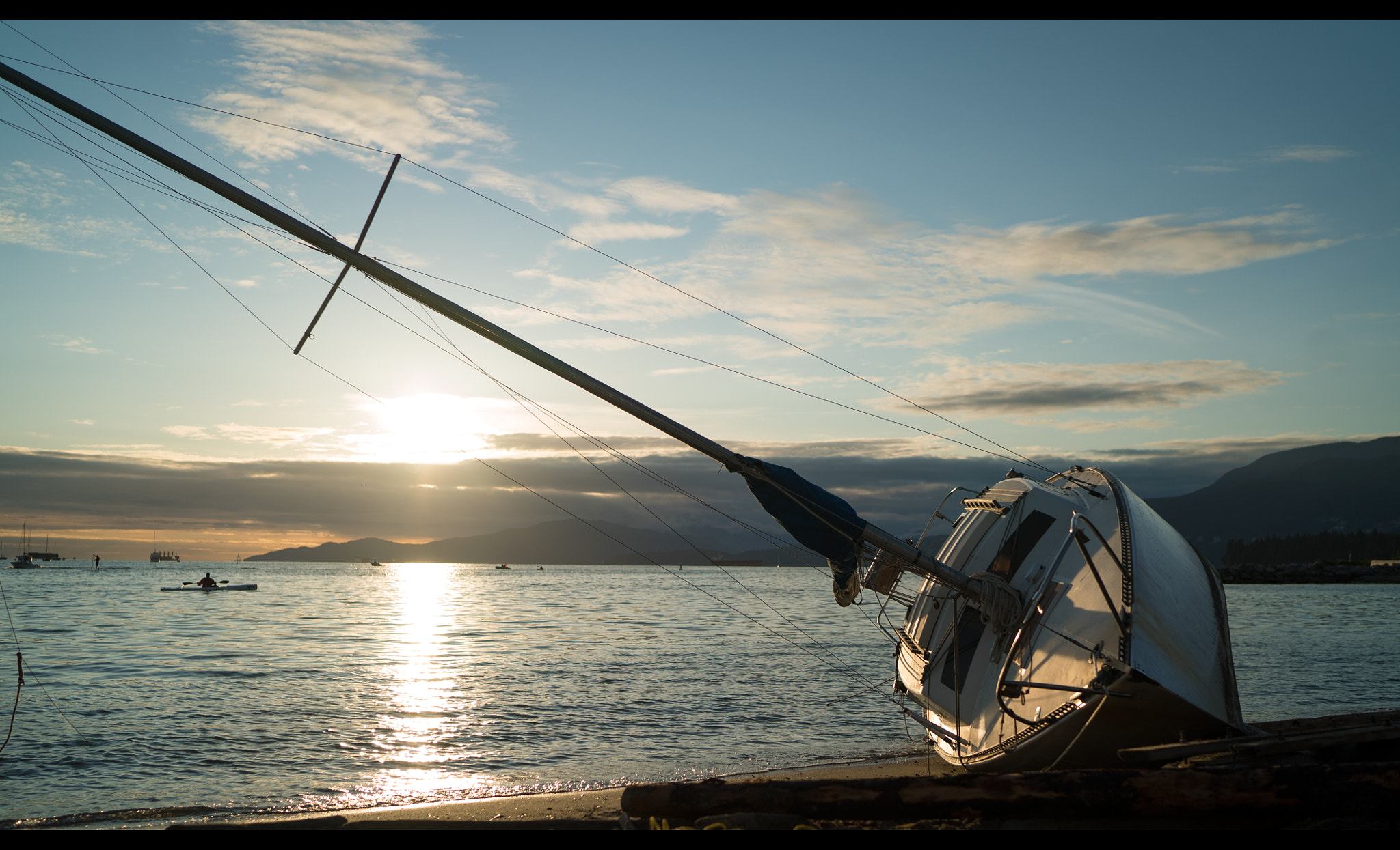 Sony a7S II + Sony Distagon T* FE 35mm F1.4 ZA sample photo. Sandy sailboat photography