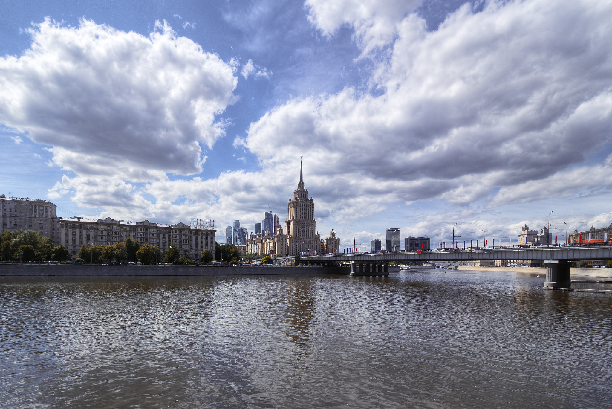 Canon EOS 650D (EOS Rebel T4i / EOS Kiss X6i) + Canon EF-S 10-18mm F4.5–5.6 IS STM sample photo. Ukraina hotell in moscow photography