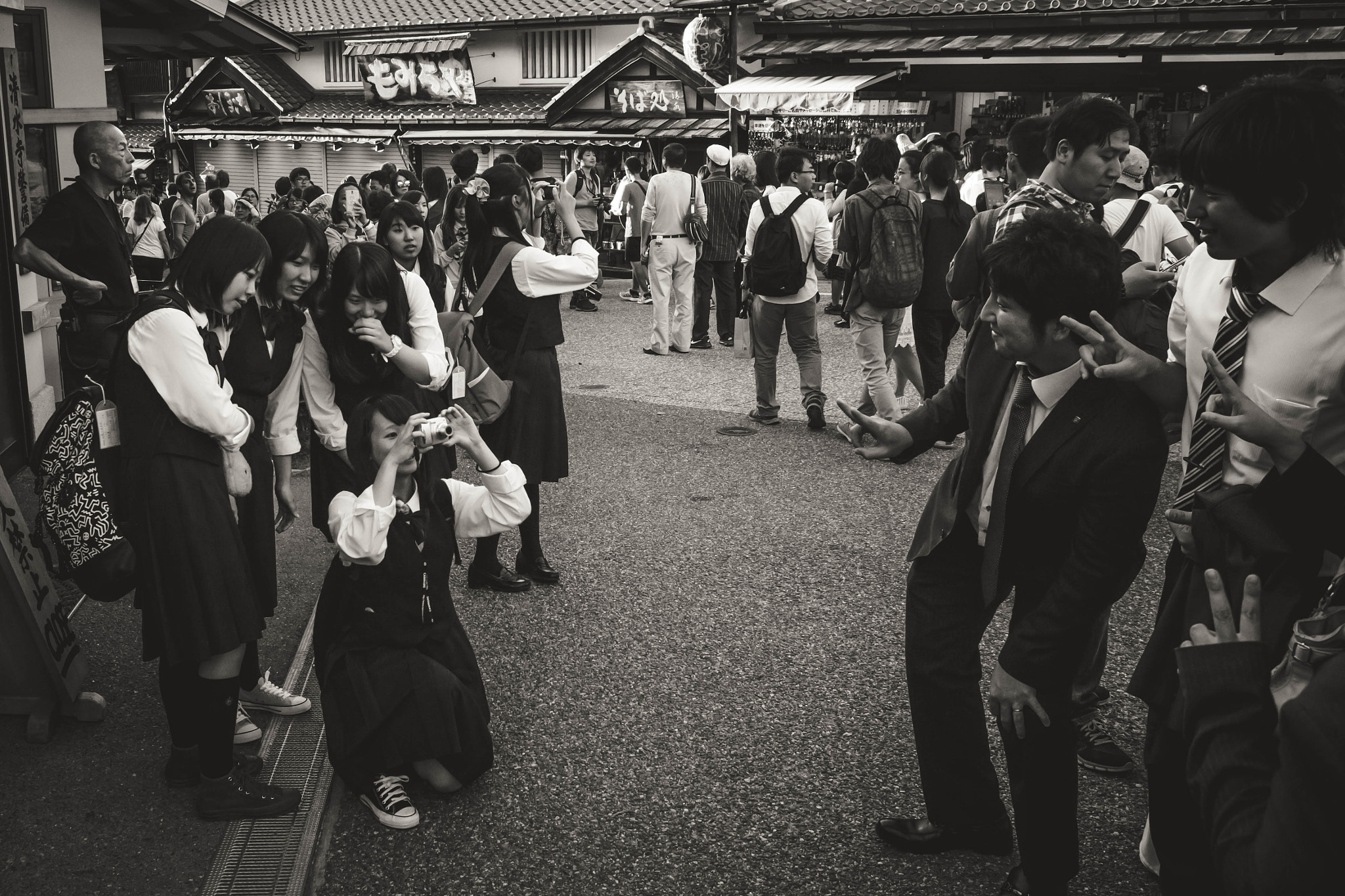 Canon EF 28mm F2.8 sample photo. Kyoto students photography