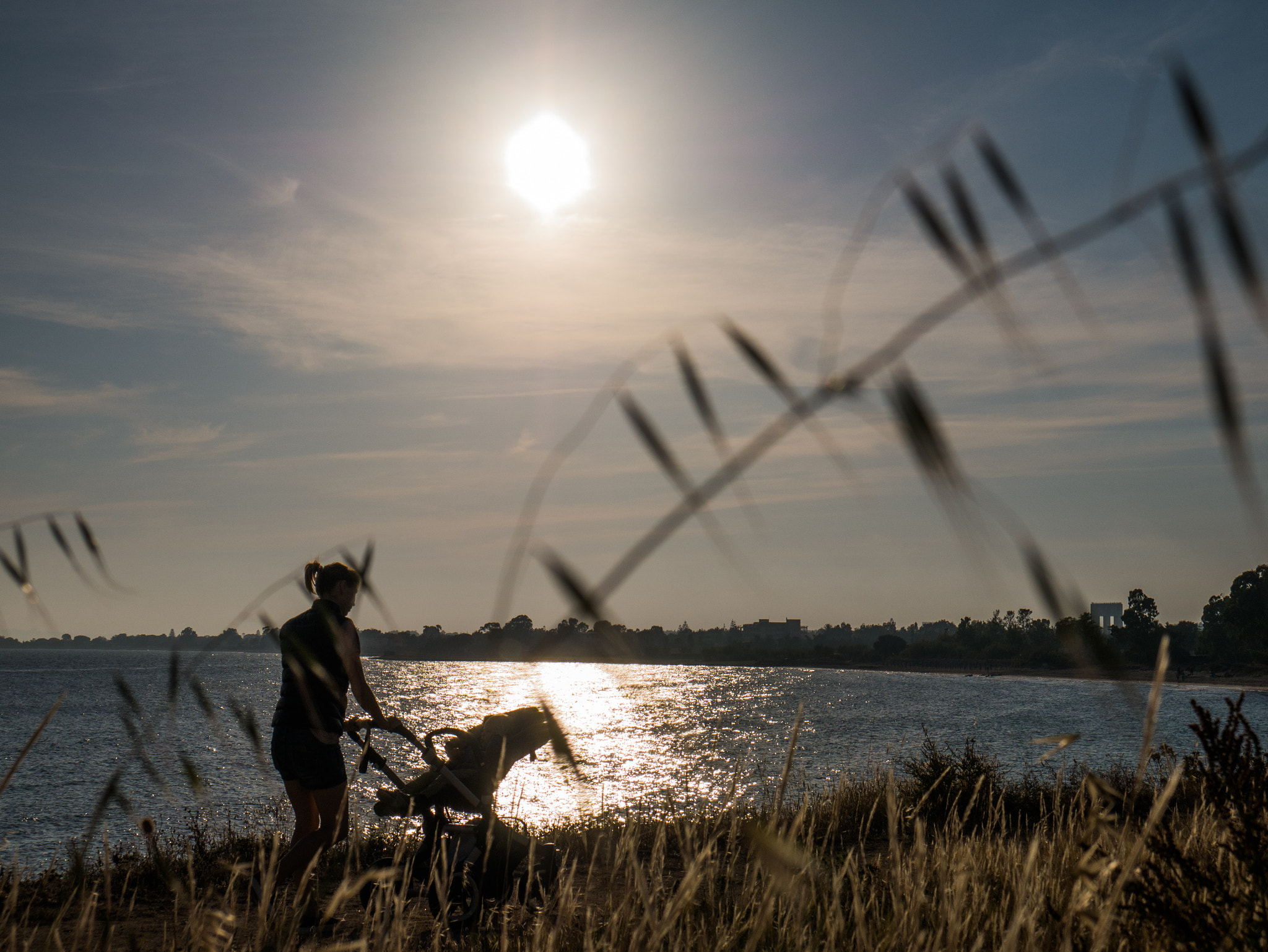 Panasonic DMC-G70 sample photo. Frau im sonnenuntergang am capitania-beach photography