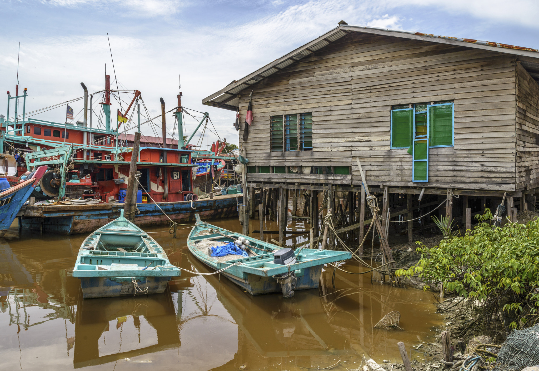 AF Zoom-Nikkor 28-80mm f/3.3-5.6G sample photo. Fishing valley and the boats photography