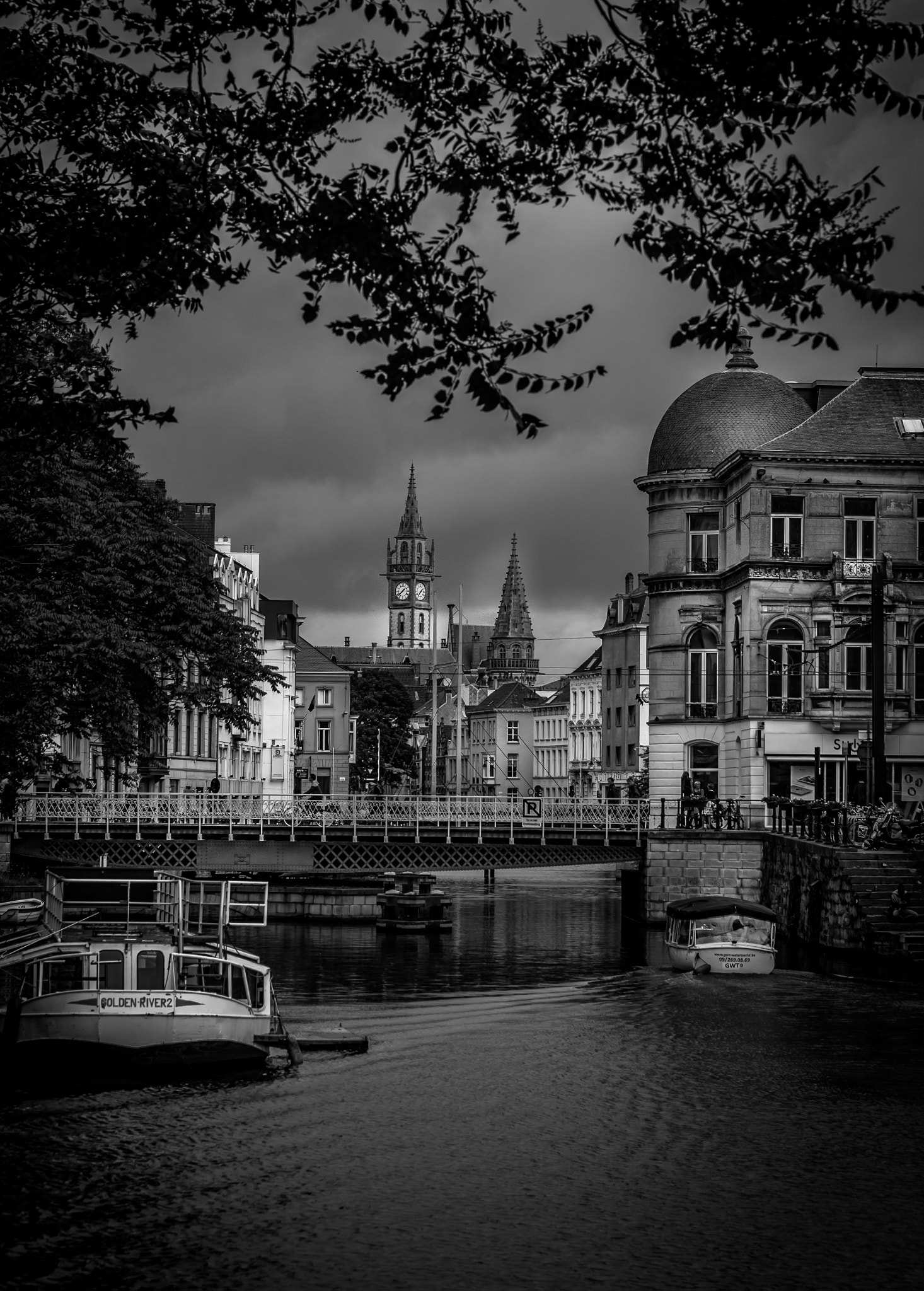 Tamron AF 28-75mm F2.8 XR Di LD Aspherical (IF) sample photo. Beautiful gent on a rainy day photography