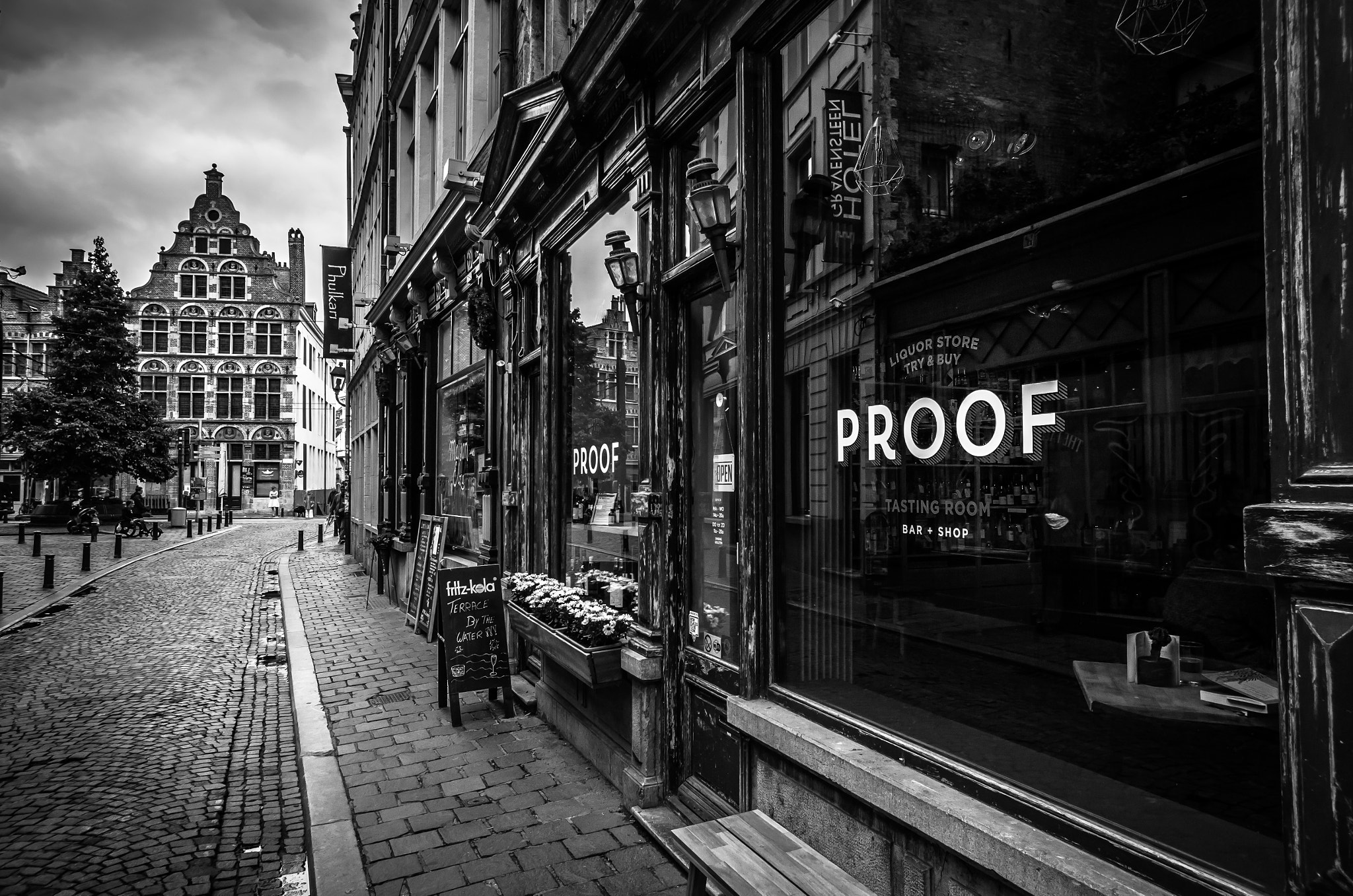 HD Pentax DA 15mm F4 ED AL Limited sample photo. Beautiful gent on a rainy day photography