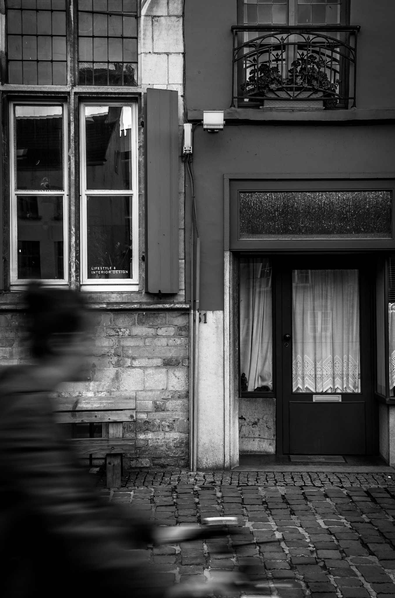 Tamron AF 28-75mm F2.8 XR Di LD Aspherical (IF) sample photo. Beautiful gent on a rainy day photography