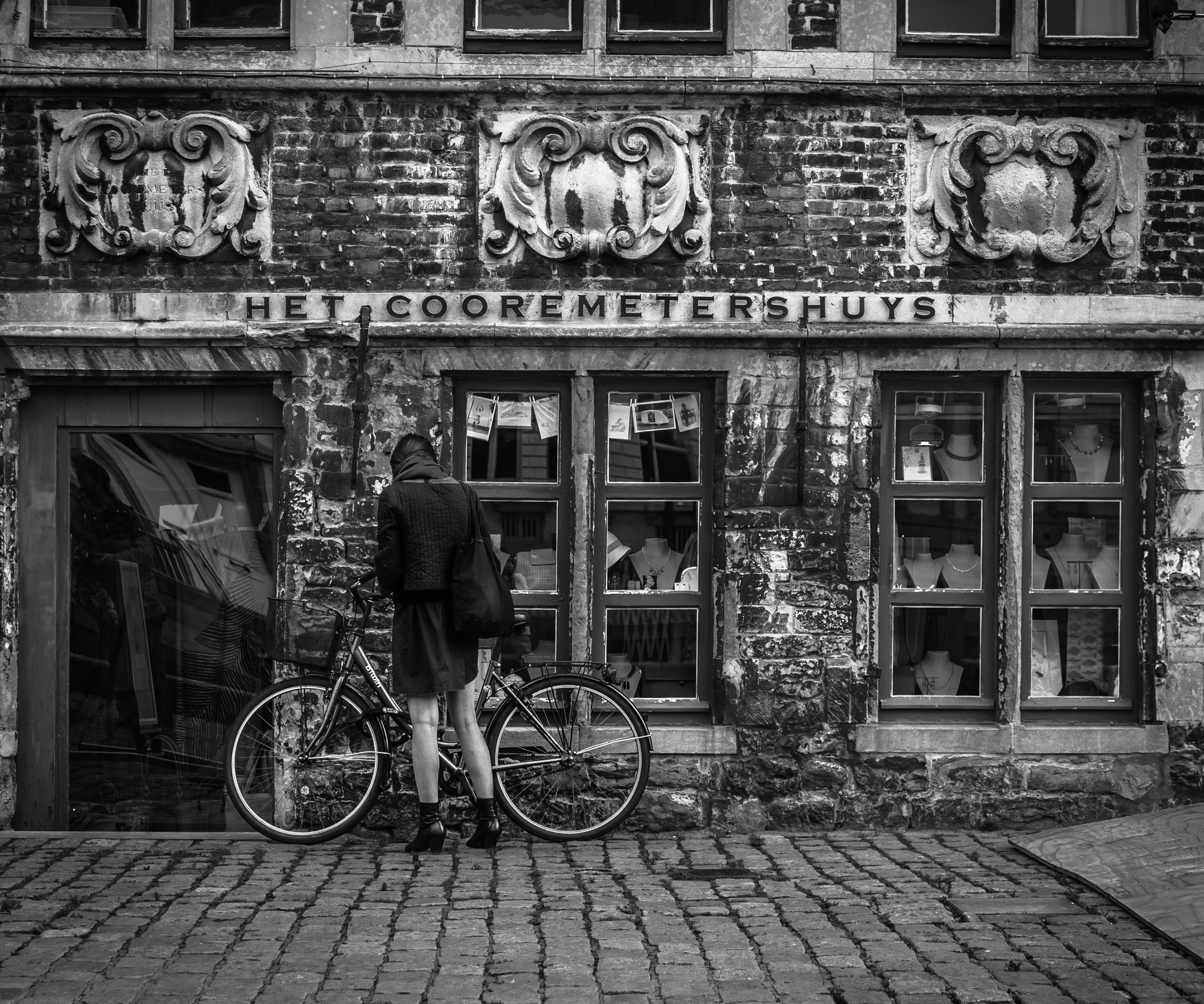Tamron AF 28-75mm F2.8 XR Di LD Aspherical (IF) sample photo. Beautiful gent on a rainy day photography