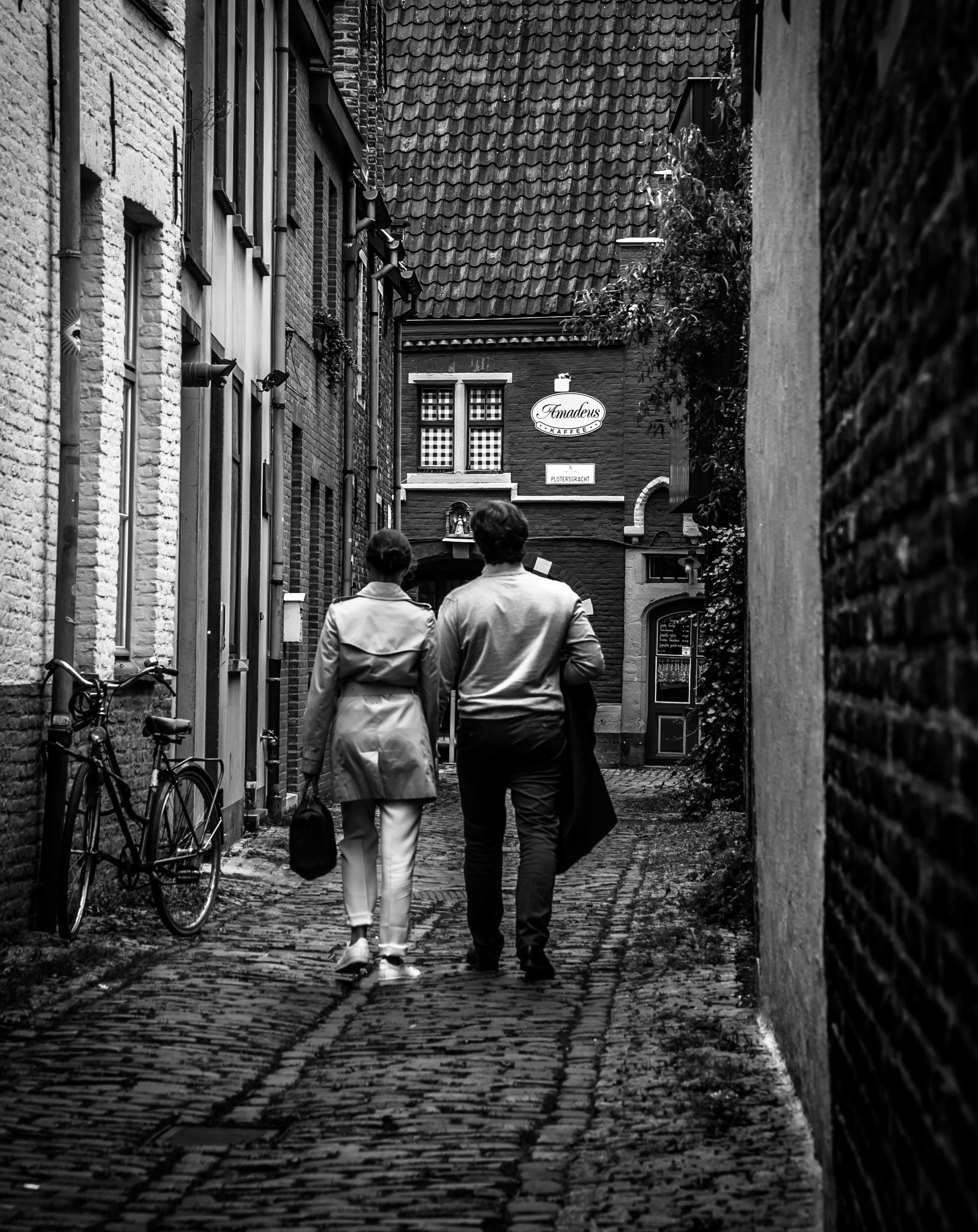 Tamron AF 28-75mm F2.8 XR Di LD Aspherical (IF) sample photo. Beautiful gent on a rainy day photography