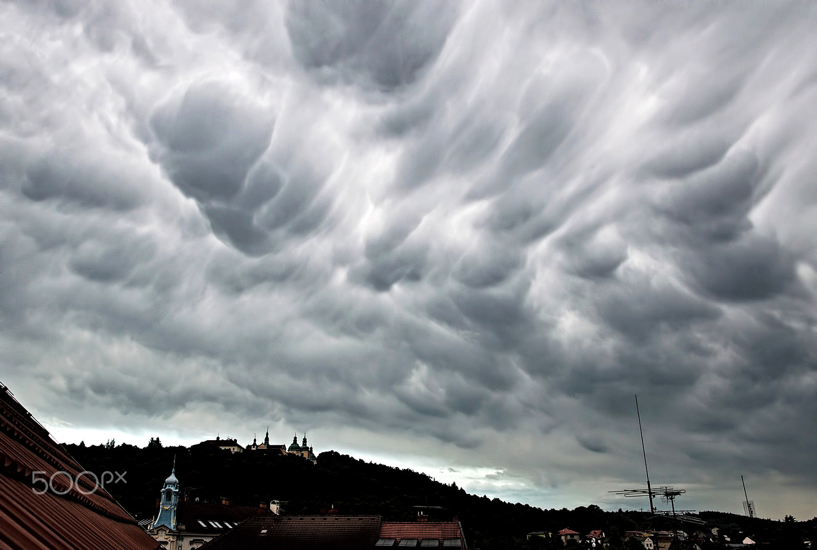 16.00 - 85.00 mm f/3.5 - 5.6 sample photo. Mammatus photography