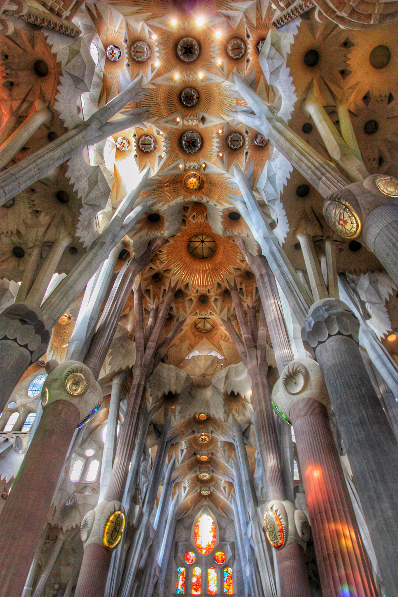 Canon EOS 450D (EOS Rebel XSi / EOS Kiss X2) + Canon EF 17-40mm F4L USM sample photo. Sagrada familia photography