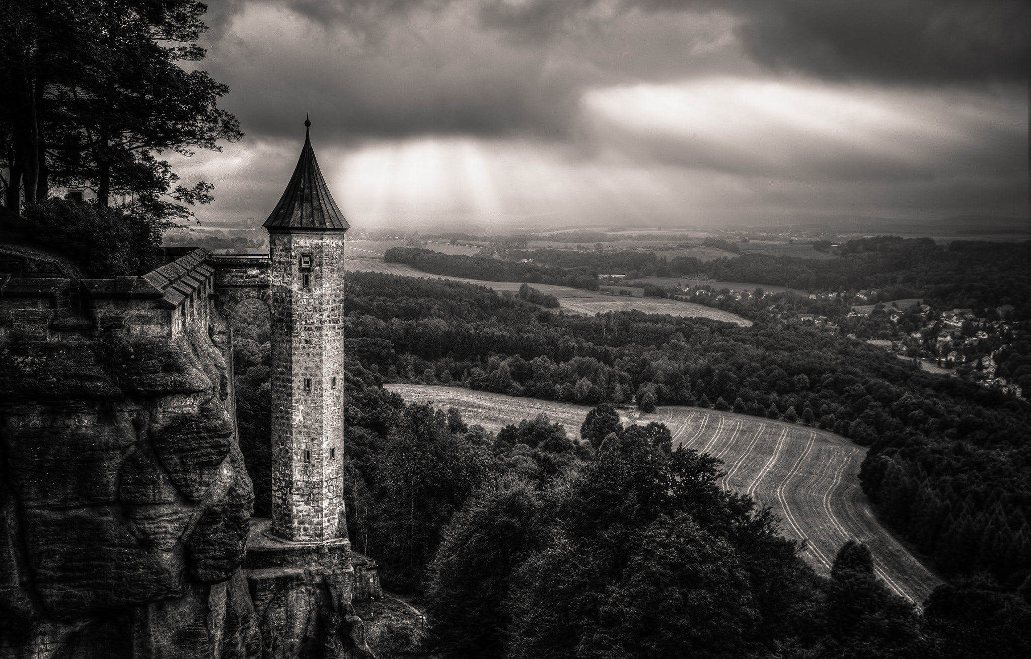 Sigma 17-70mm F2.8-4 DC Macro HSM sample photo. Turm & tal photography
